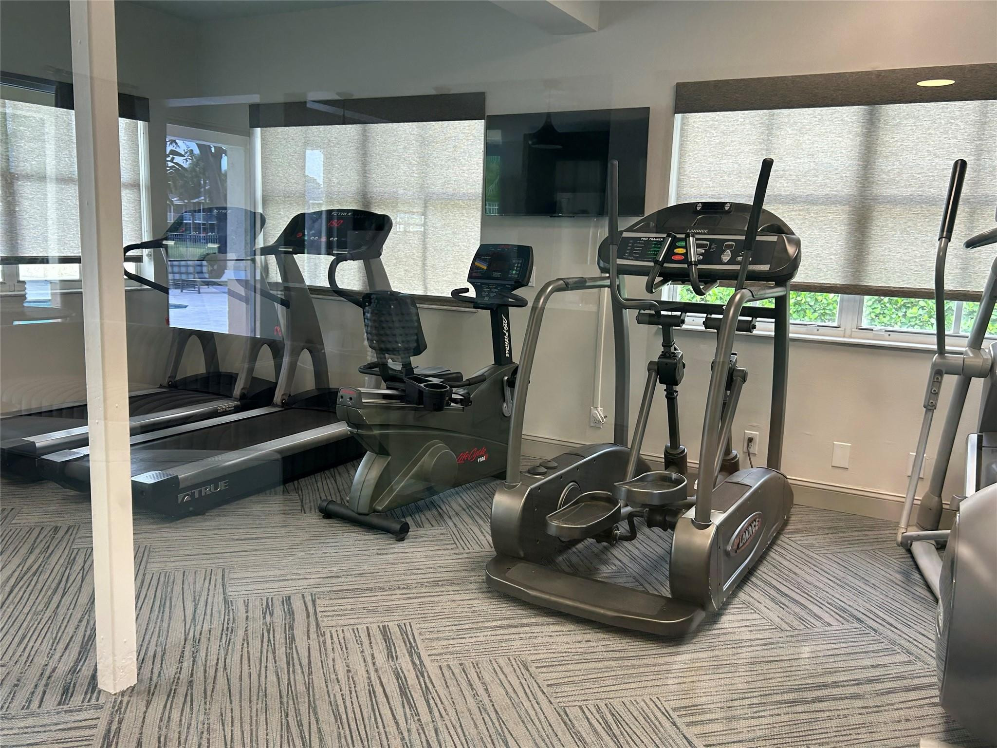 BREEZES AT PALM AIRE CONDO - Residential