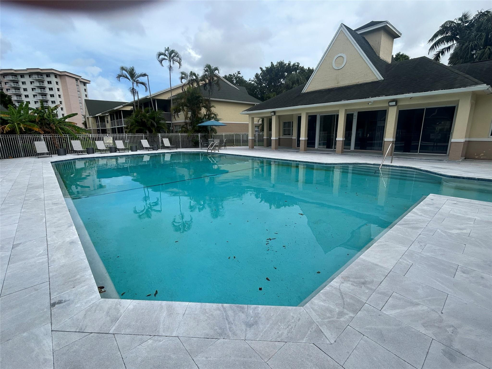 BREEZES AT PALM AIRE CONDO - Residential
