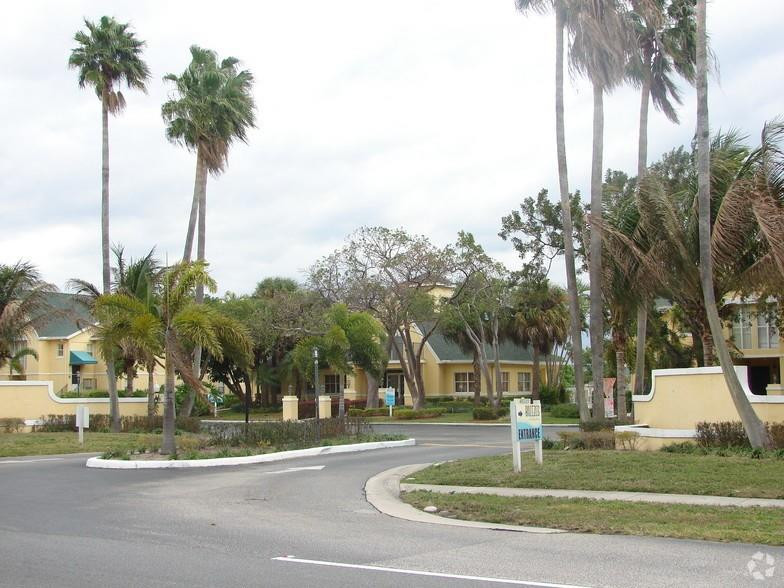 BREEZES AT PALM AIRE CONDO - Residential