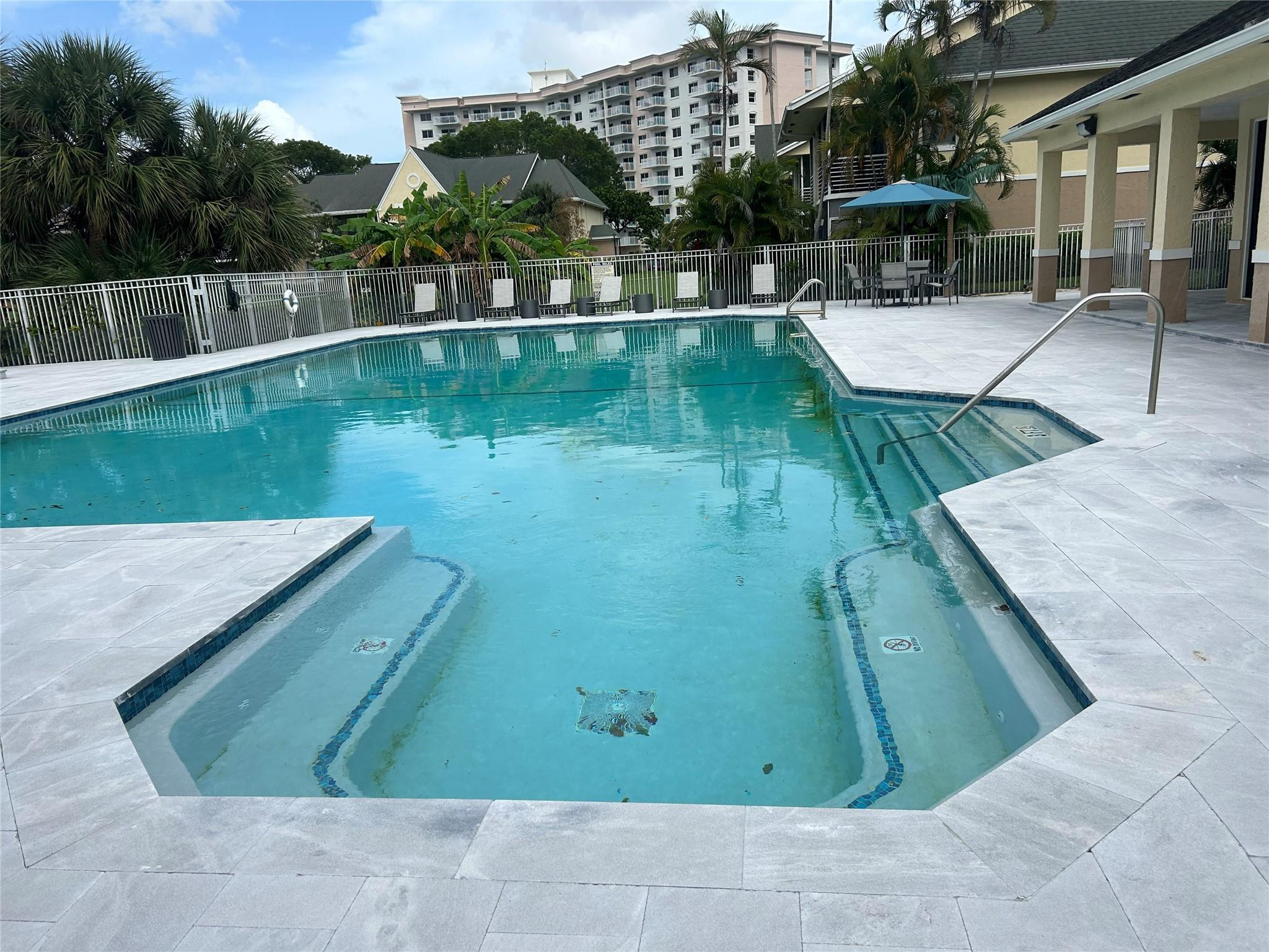 BREEZES AT PALM AIRE CONDO - Residential