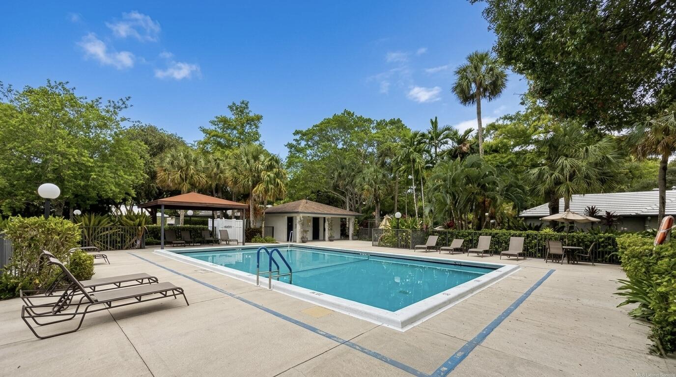 NO 81 PALM-AIRE COUNTRY CLUB - Residential