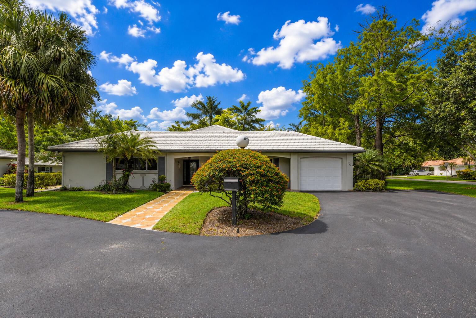 NO 81 PALM-AIRE COUNTRY CLUB - Residential