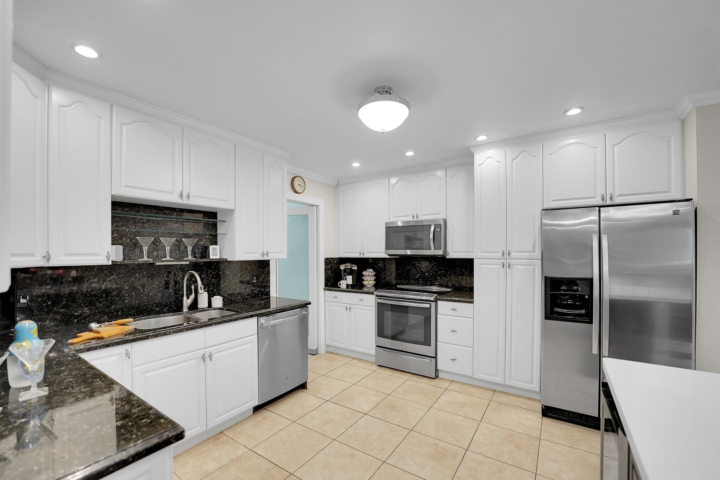 NO 81 PALM-AIRE COUNTRY CLUB - Residential