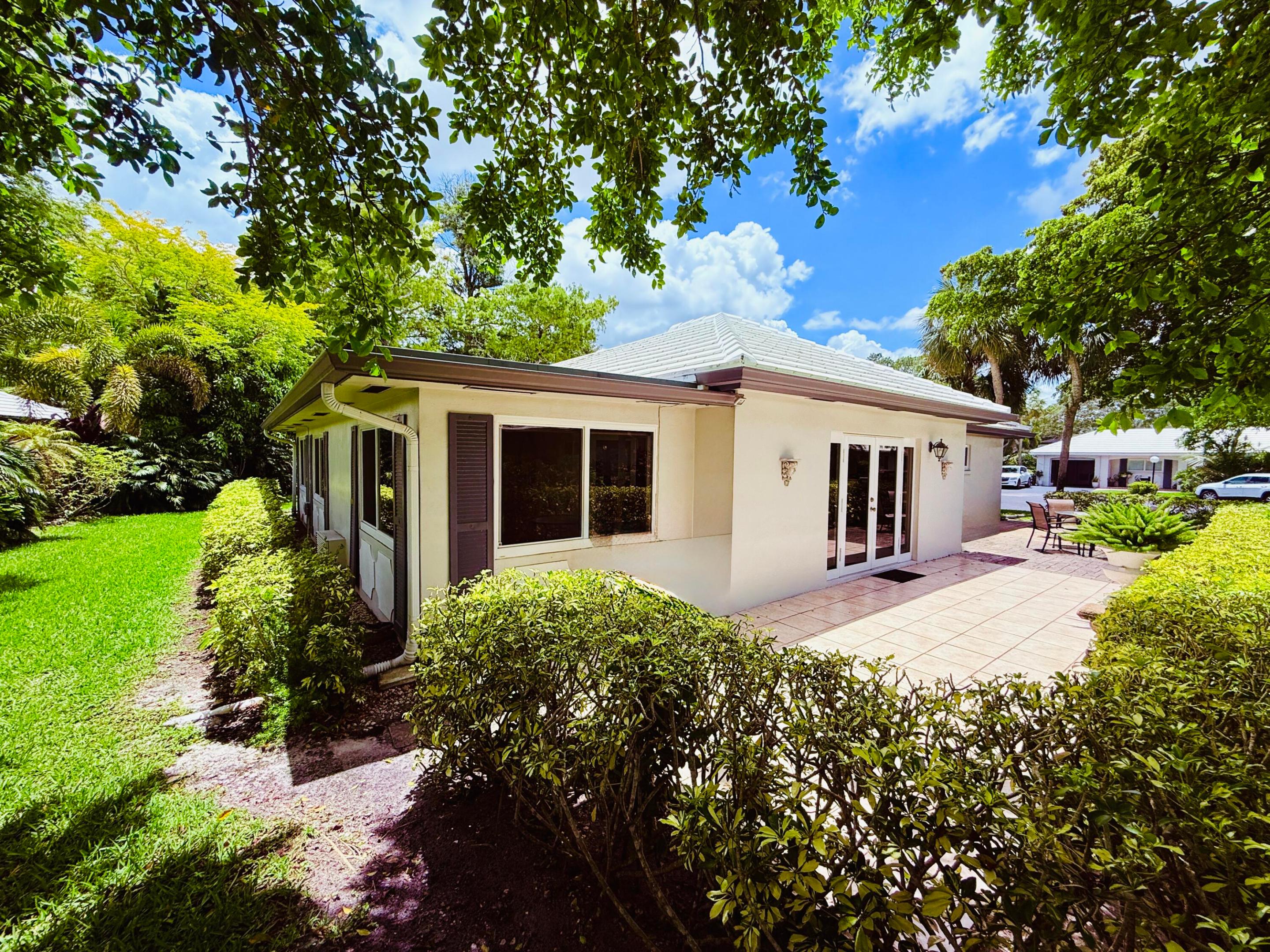 NO 81 PALM-AIRE COUNTRY CLUB - Residential