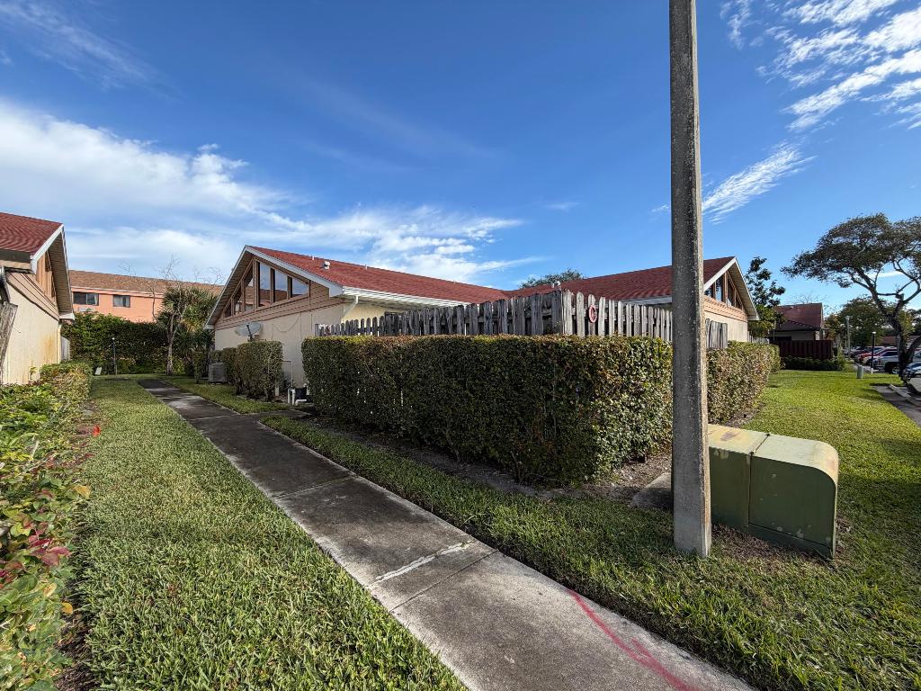 WESTCHESTER TOWNHOUSES - Residential Lease