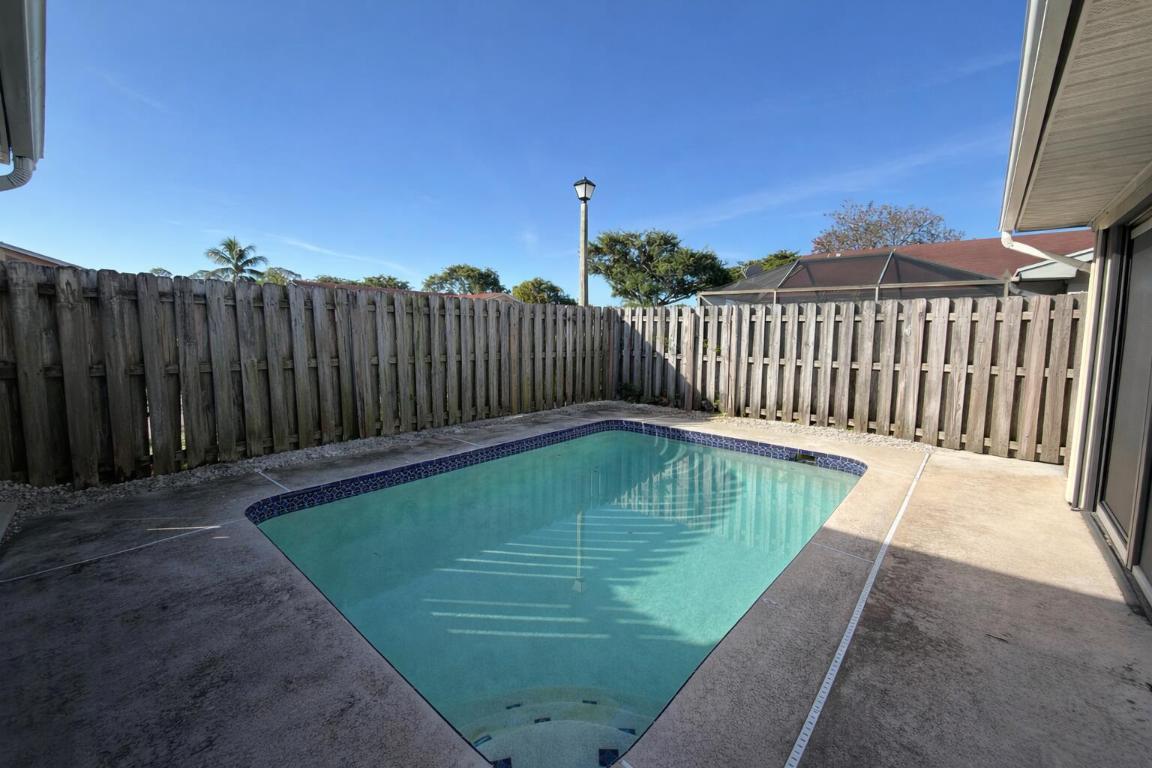 WESTCHESTER TOWNHOUSES - Residential Lease
