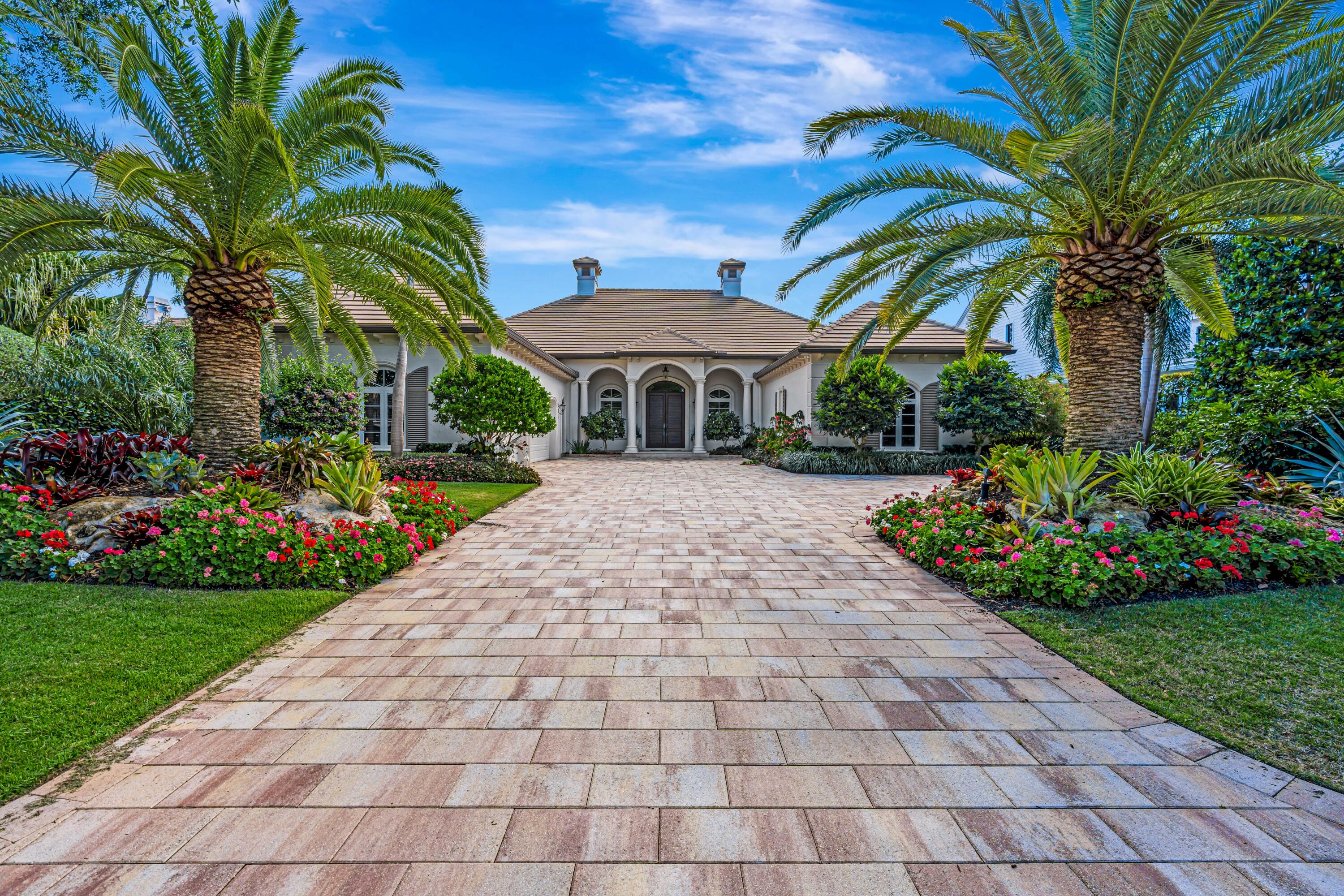 ADMIRALS COVE - Residential