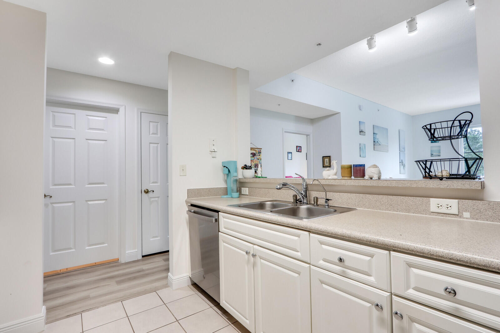 VILLAGE AT ABACOA CONDO - Residential Lease