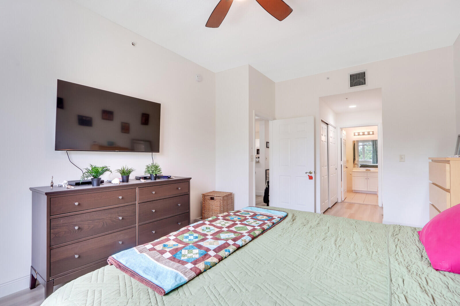 VILLAGE AT ABACOA CONDO - Residential Lease