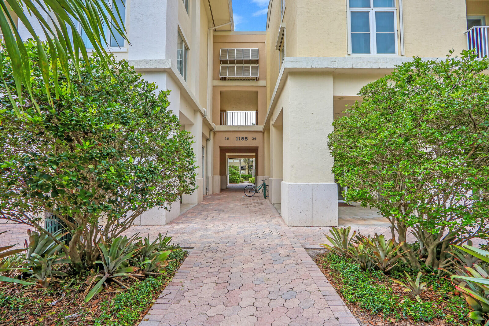 VILLAGE AT ABACOA CONDO - Residential Lease
