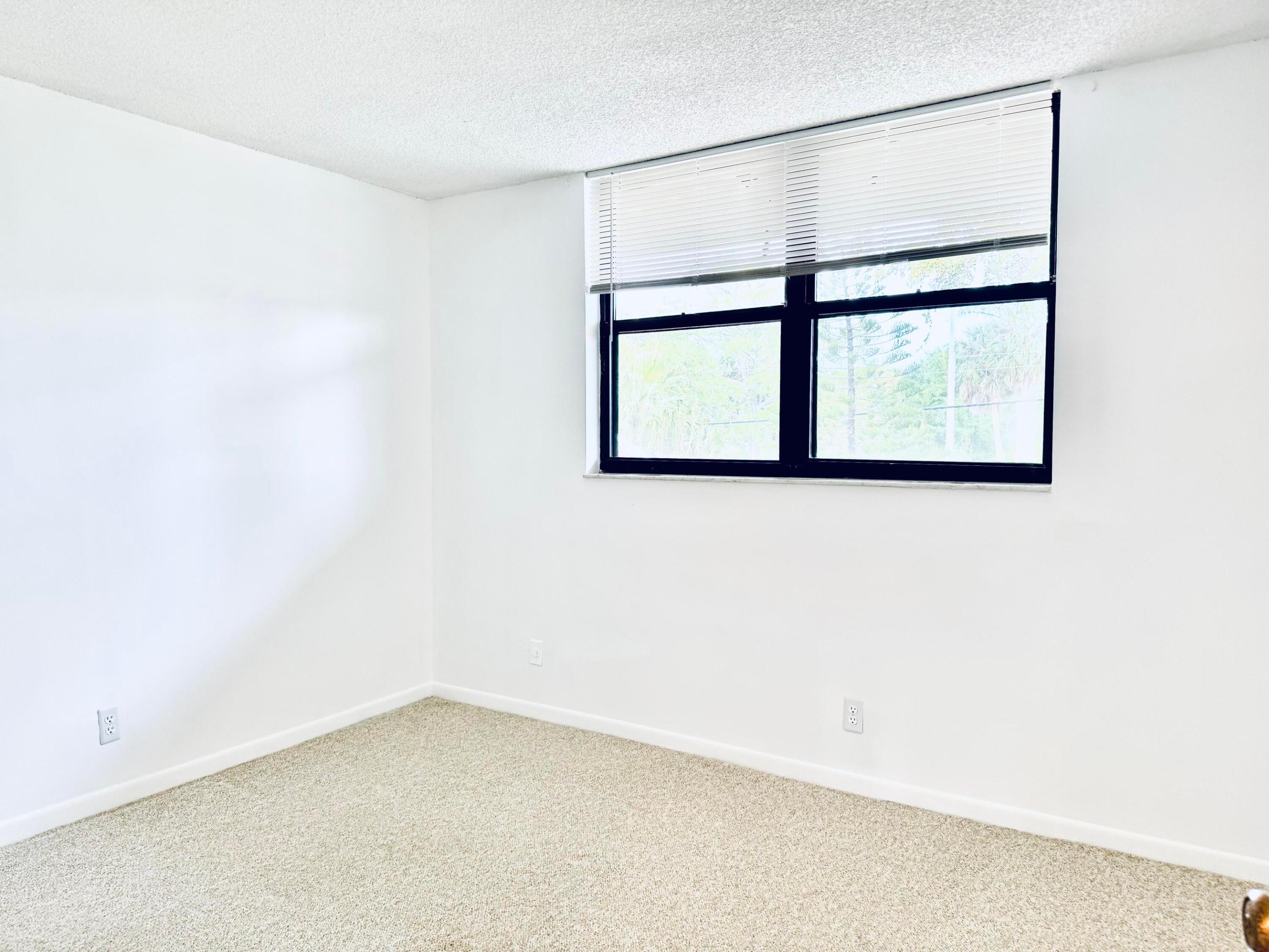 LAKE EMERALD CONDOMINIUM NO - Residential
