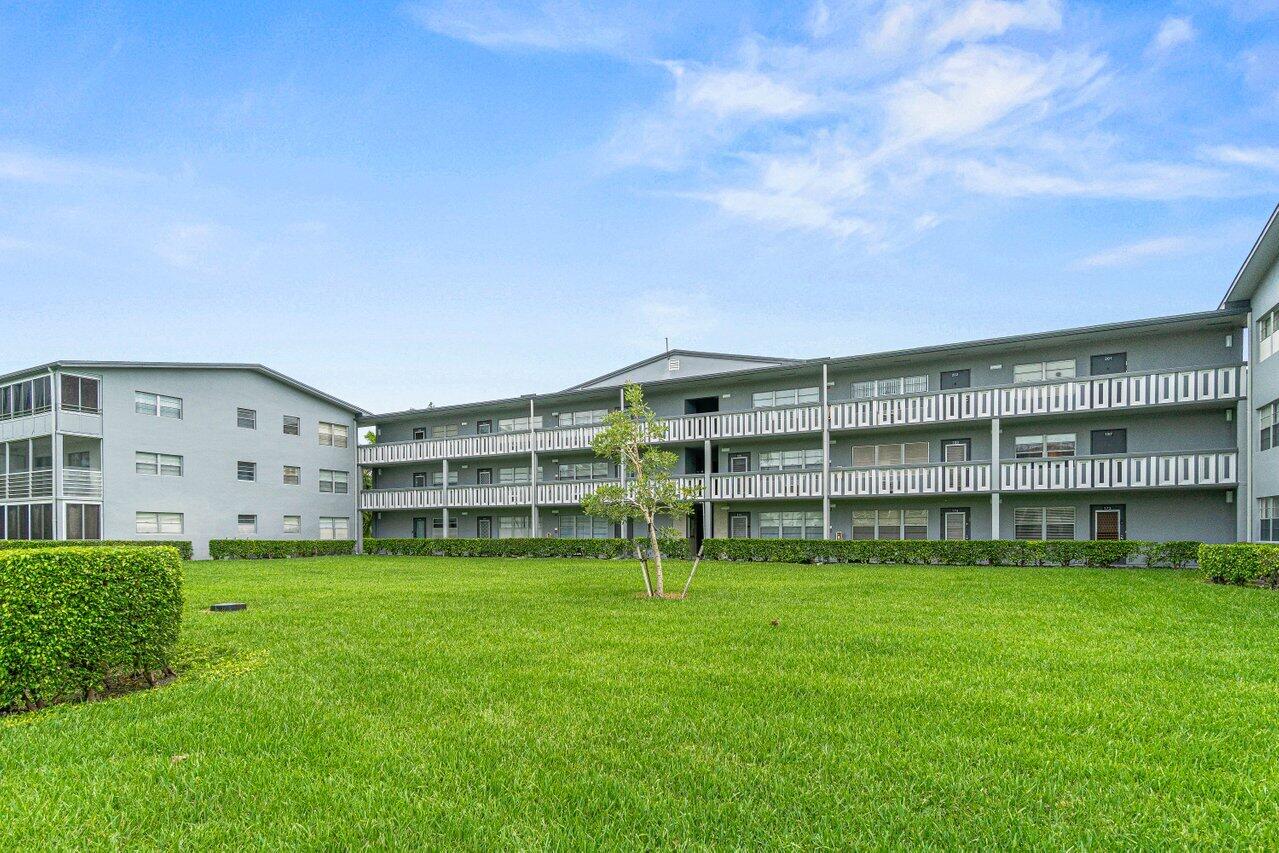 SUFFOLK AT CENTURY VILLAGE CONDO - Residential