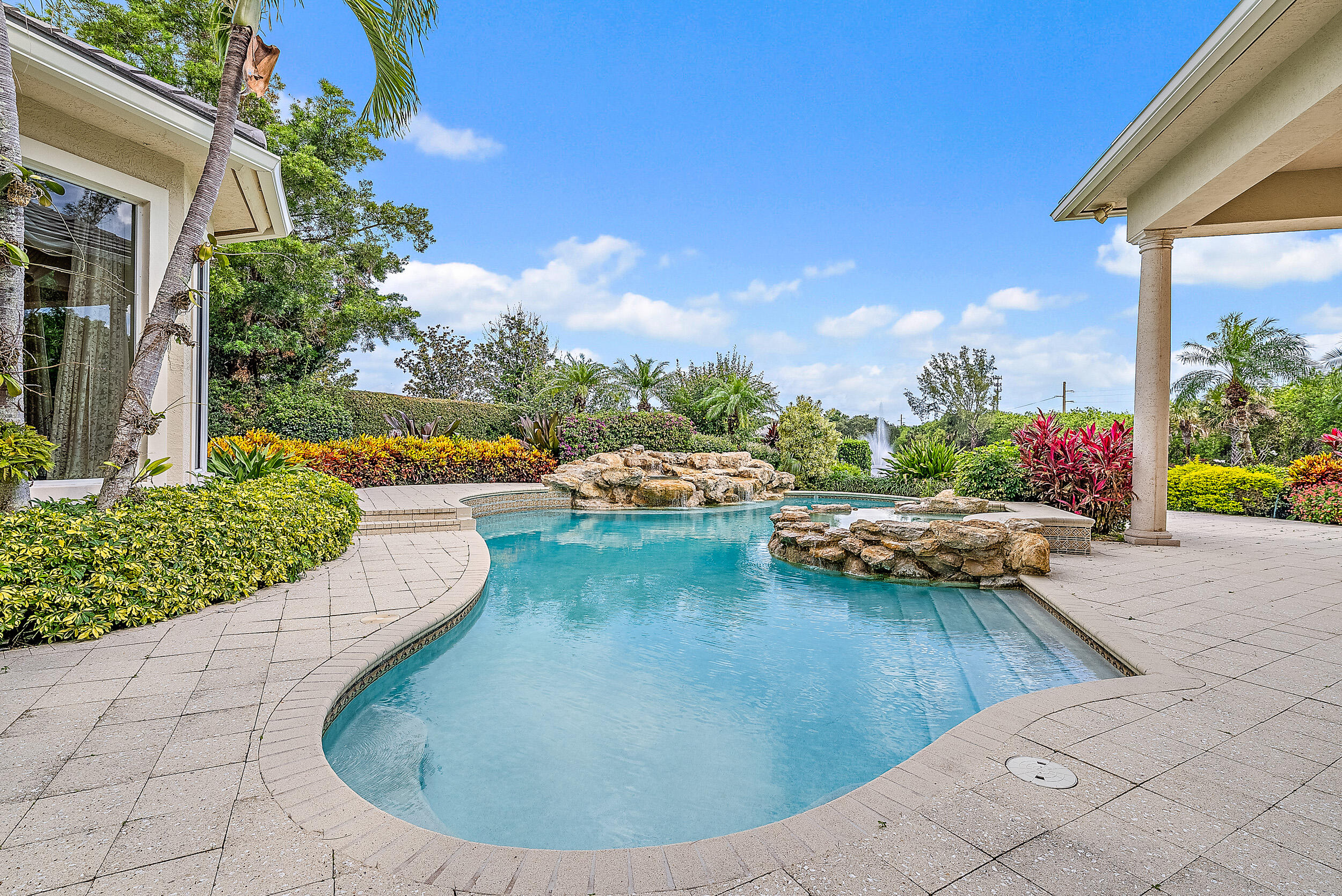 JUPITER HILLS VILLAGE - Residential