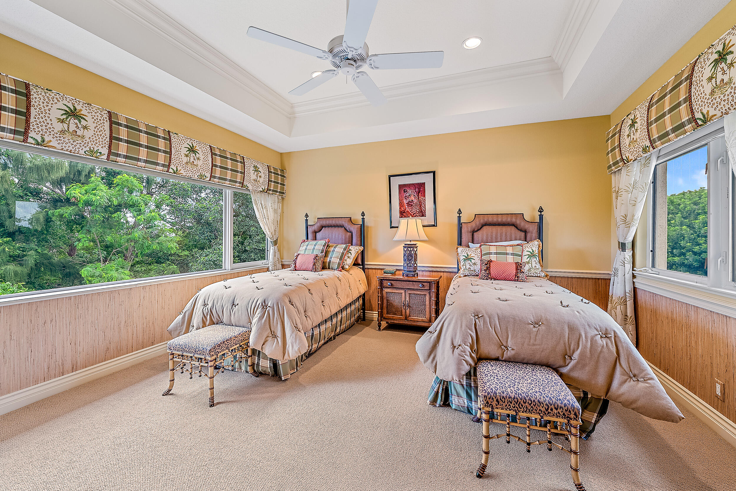 JUPITER HILLS VILLAGE - Residential