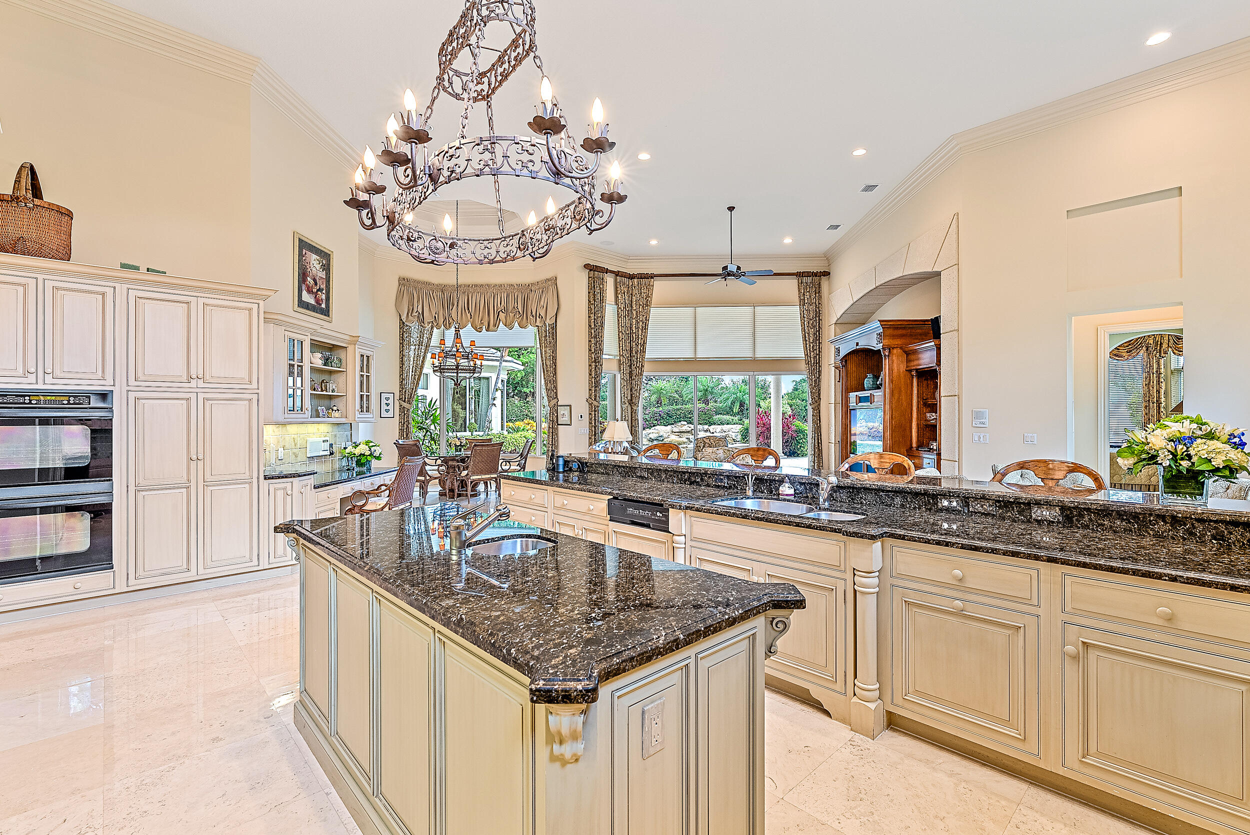 JUPITER HILLS VILLAGE - Residential