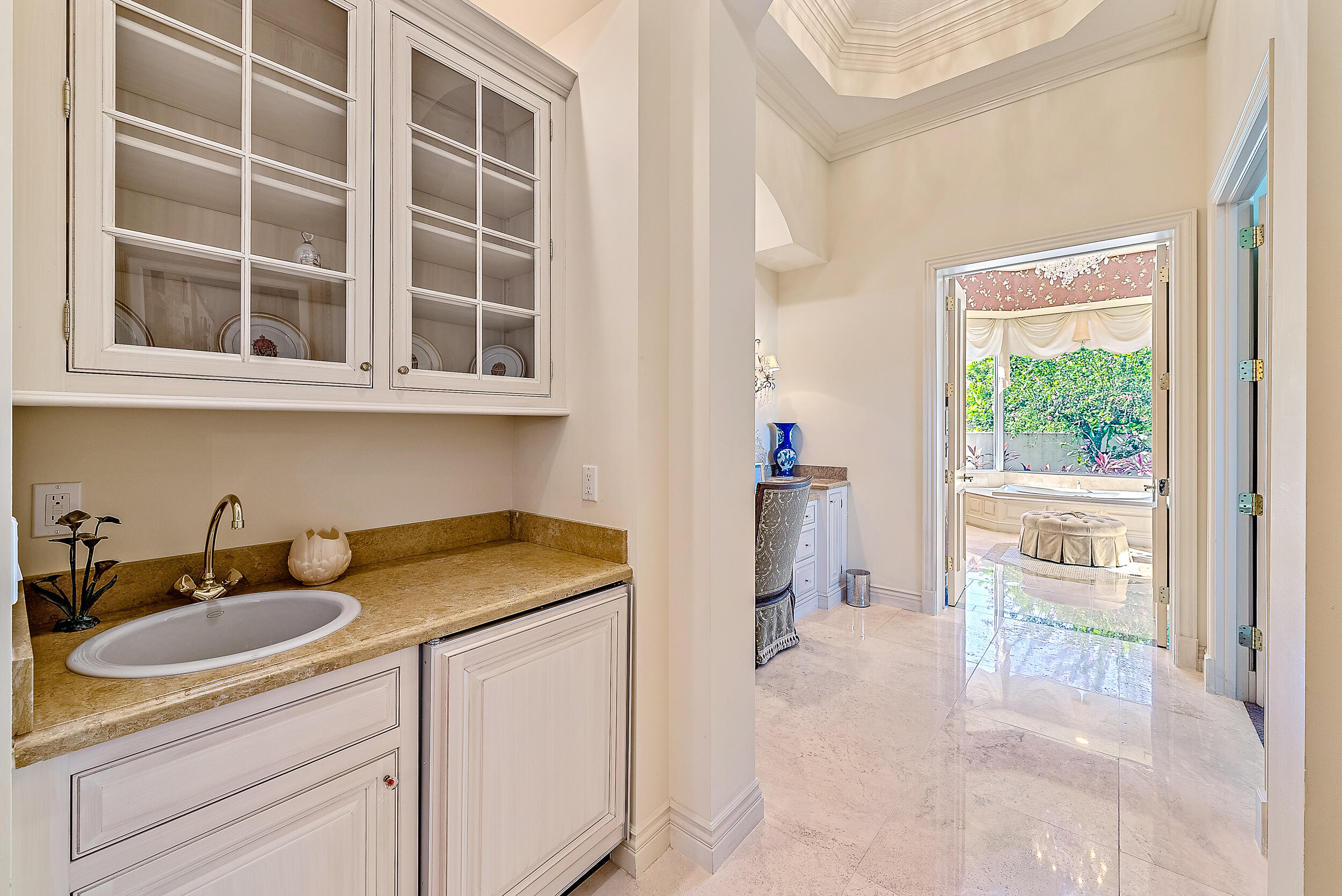 JUPITER HILLS VILLAGE - Residential