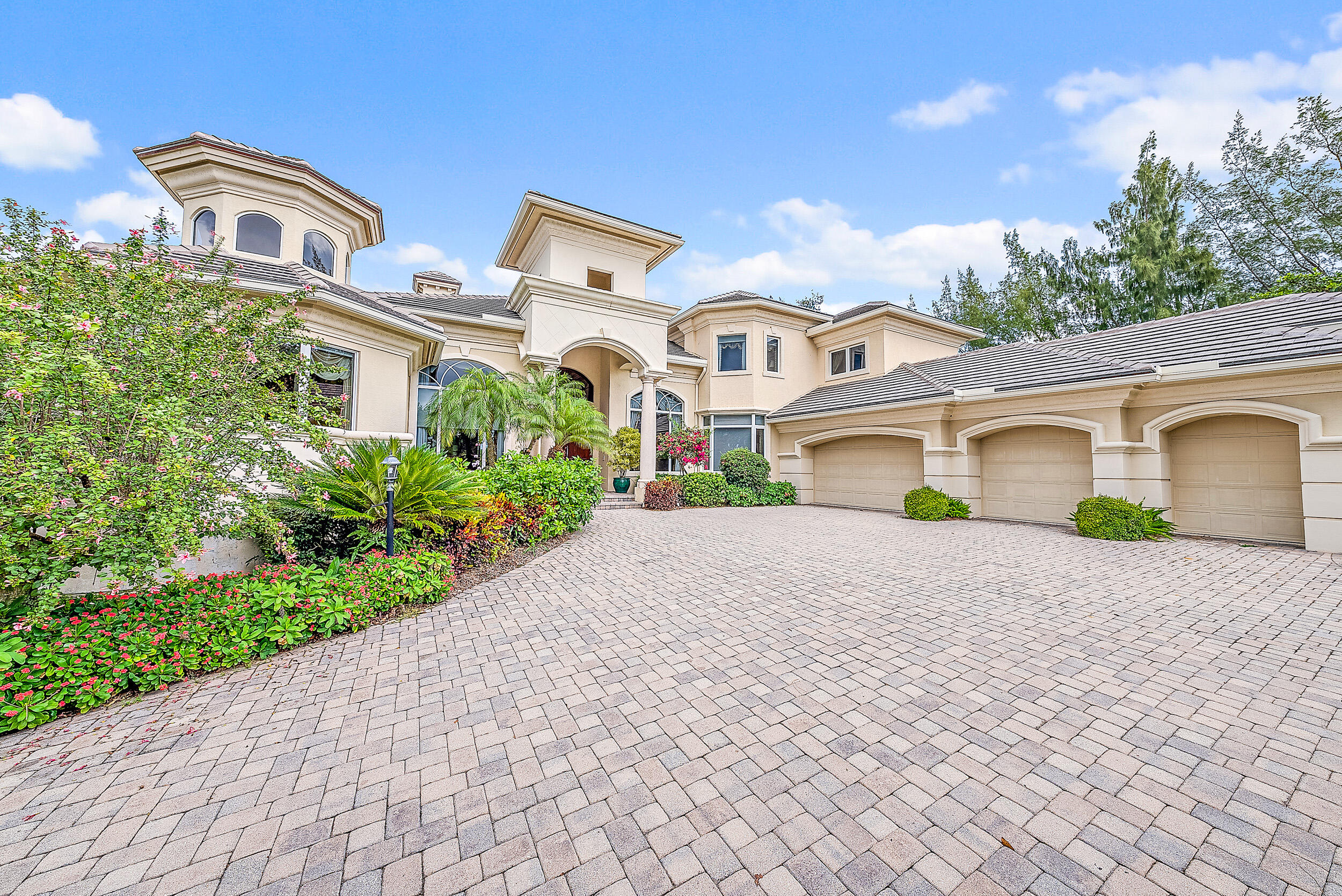 JUPITER HILLS VILLAGE - Residential