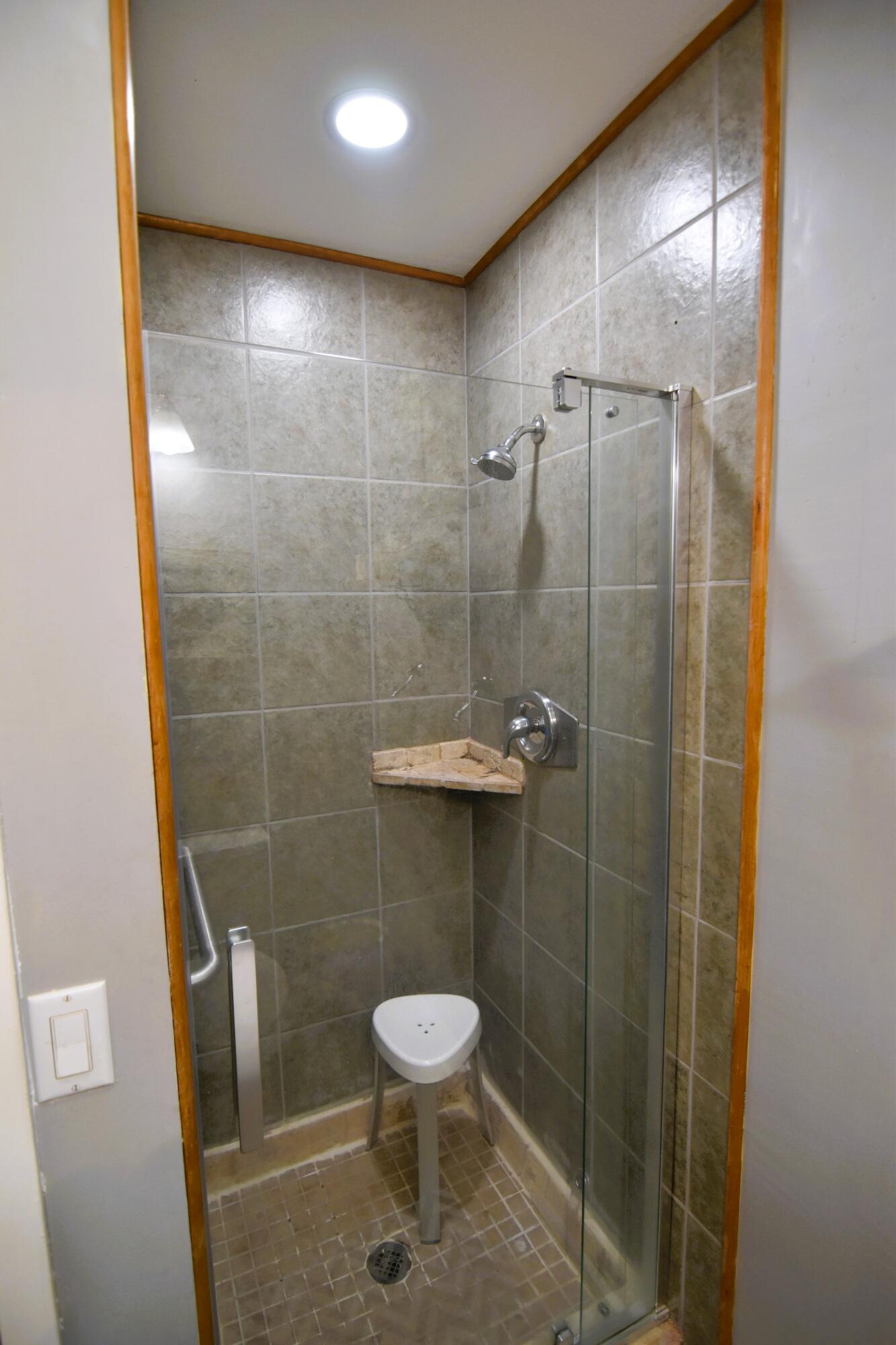 KINGS POINT SAXONY CONDOS - Residential