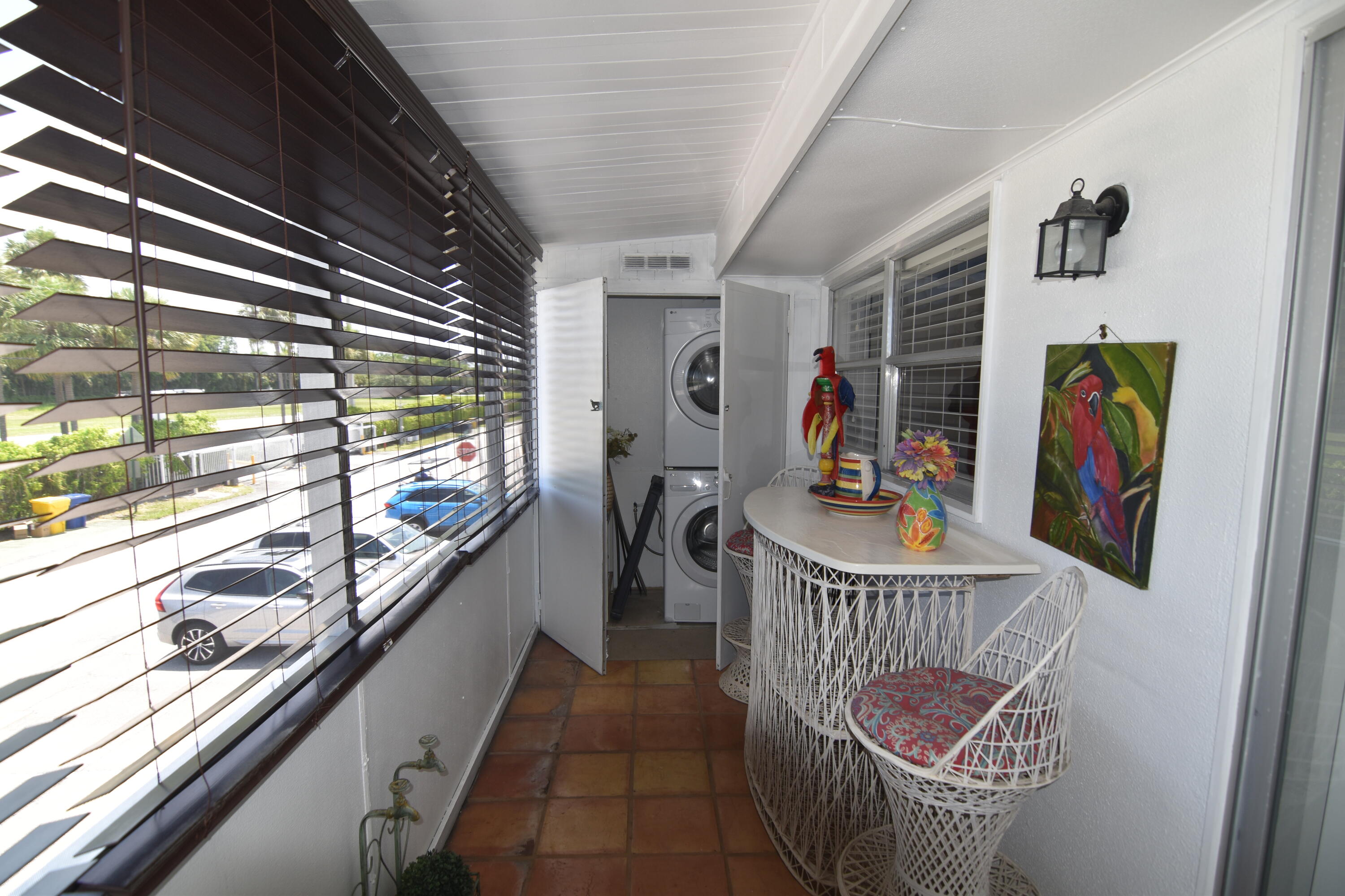 KINGS POINT SAXONY CONDOS - Residential
