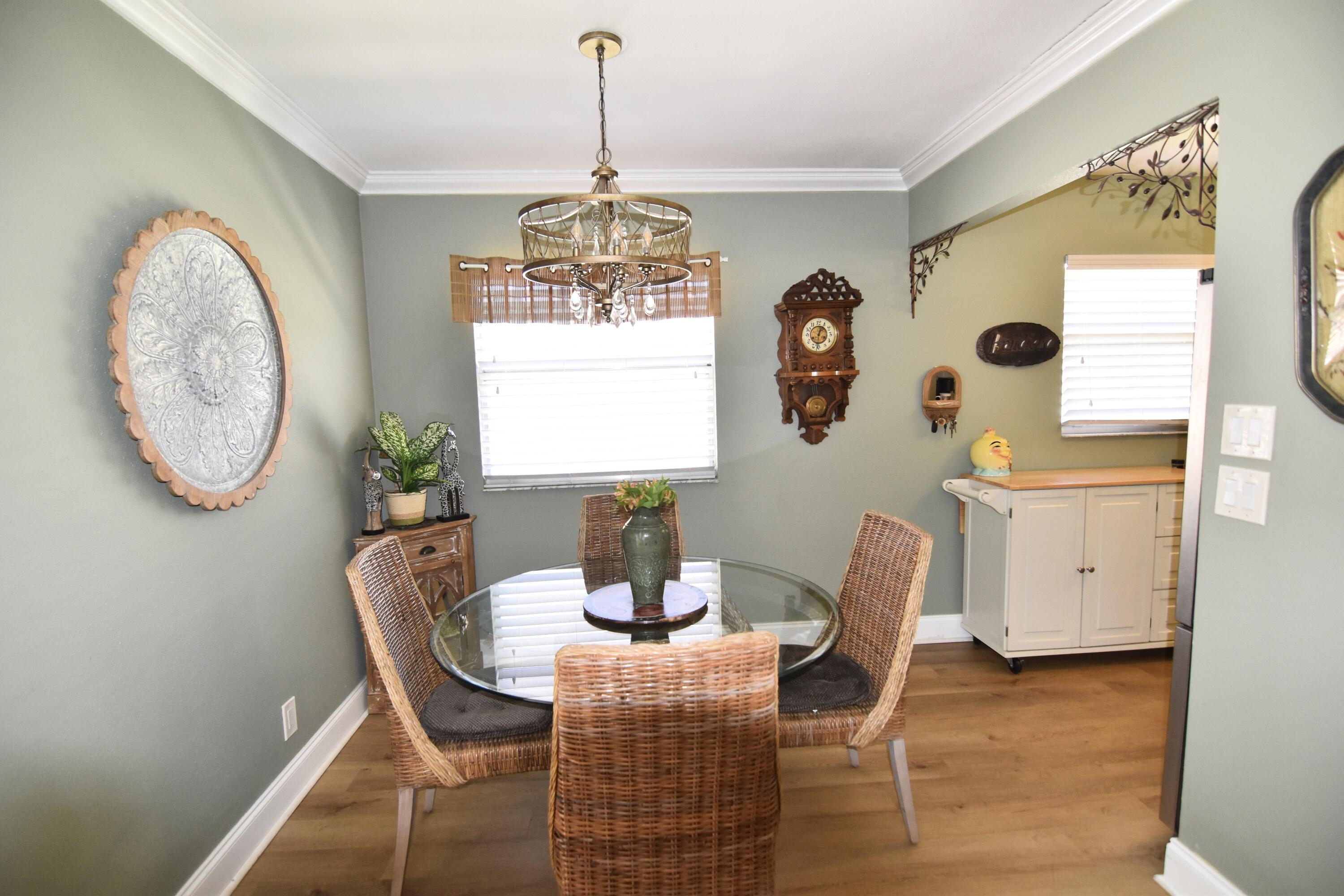 KINGS POINT SAXONY CONDOS - Residential