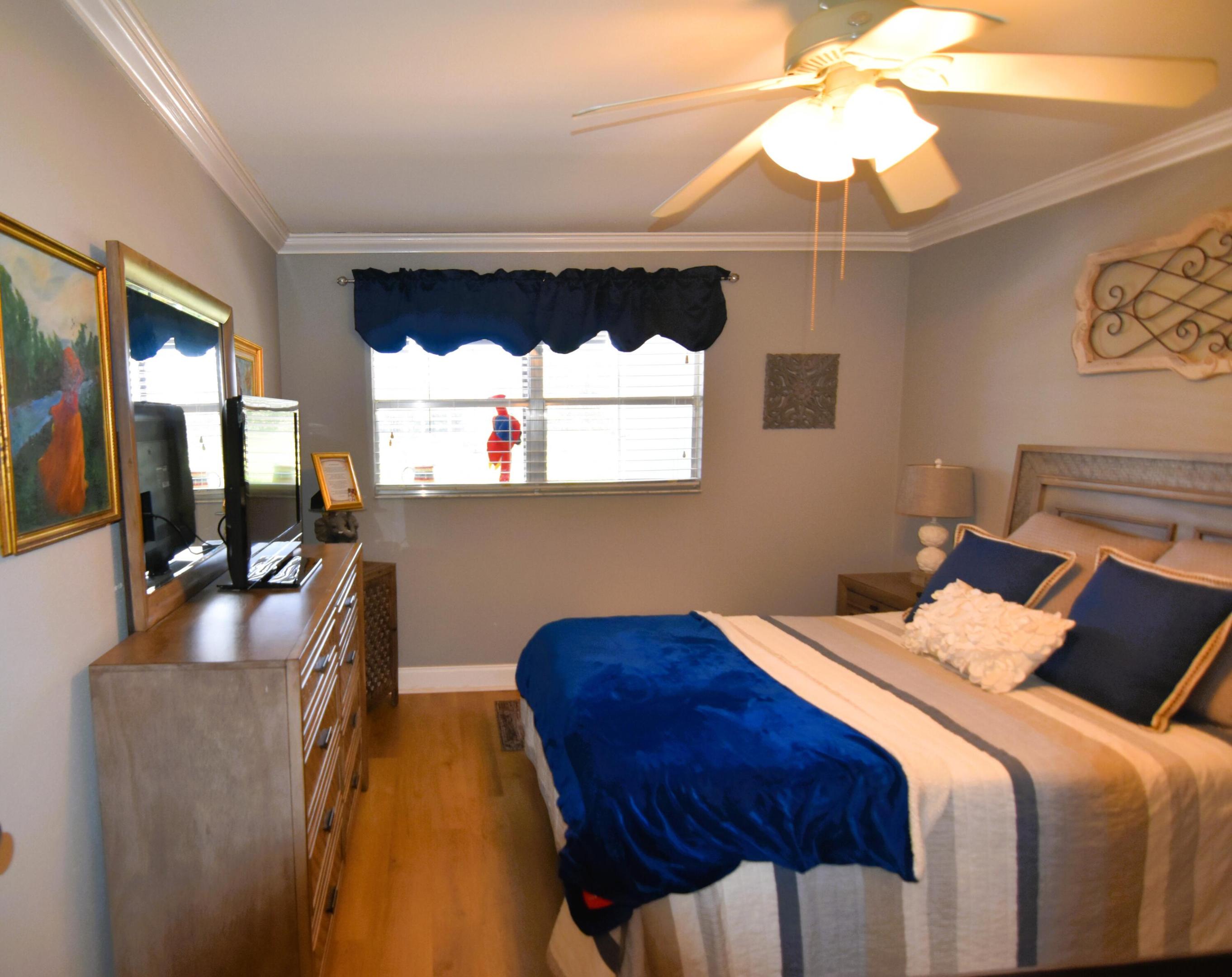 KINGS POINT SAXONY CONDOS - Residential