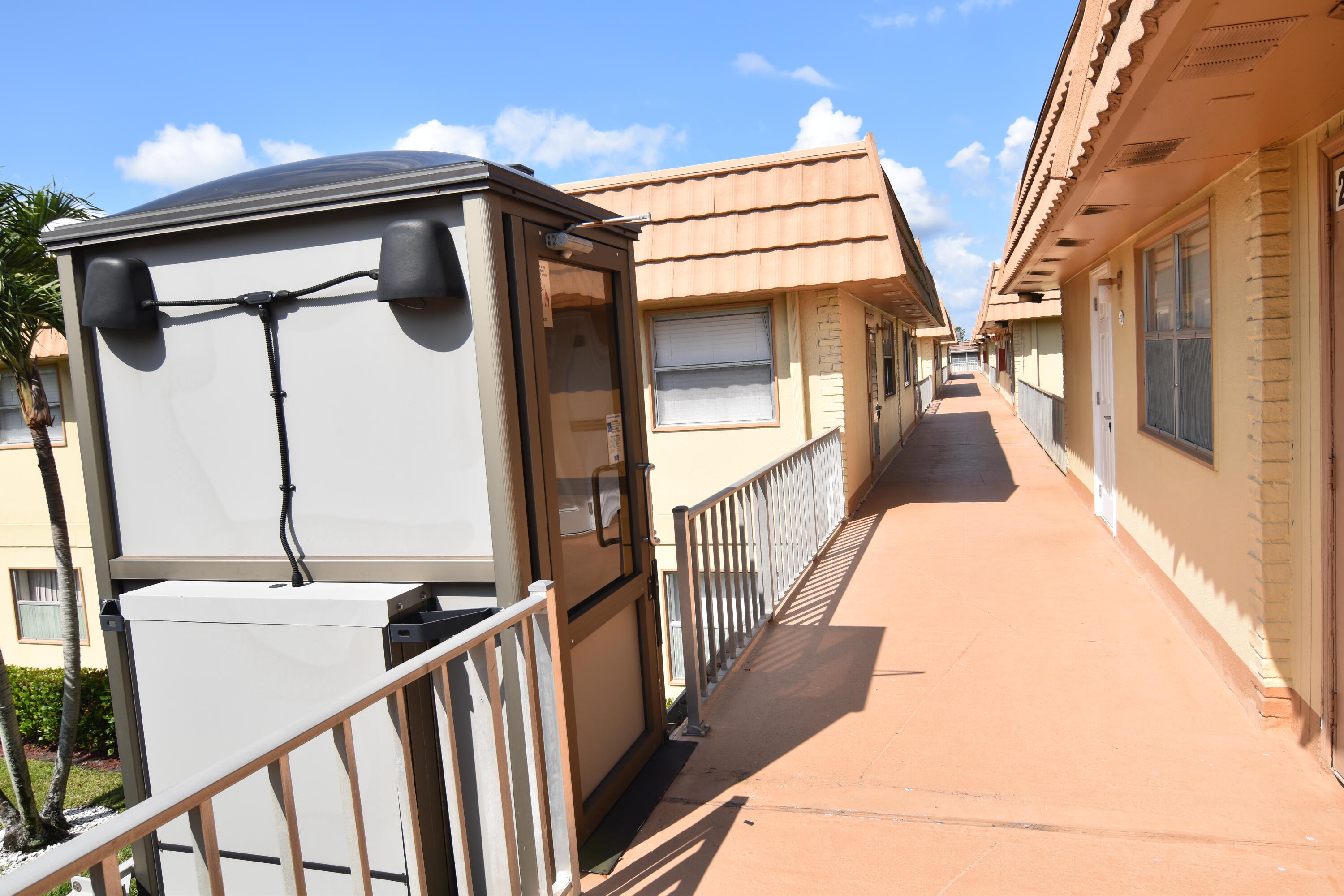 KINGS POINT SAXONY CONDOS - Residential