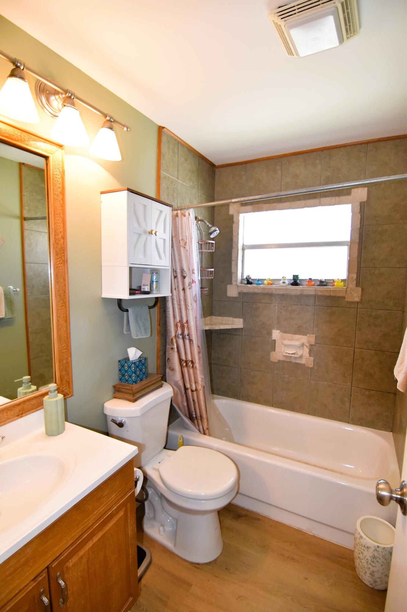 KINGS POINT SAXONY CONDOS - Residential