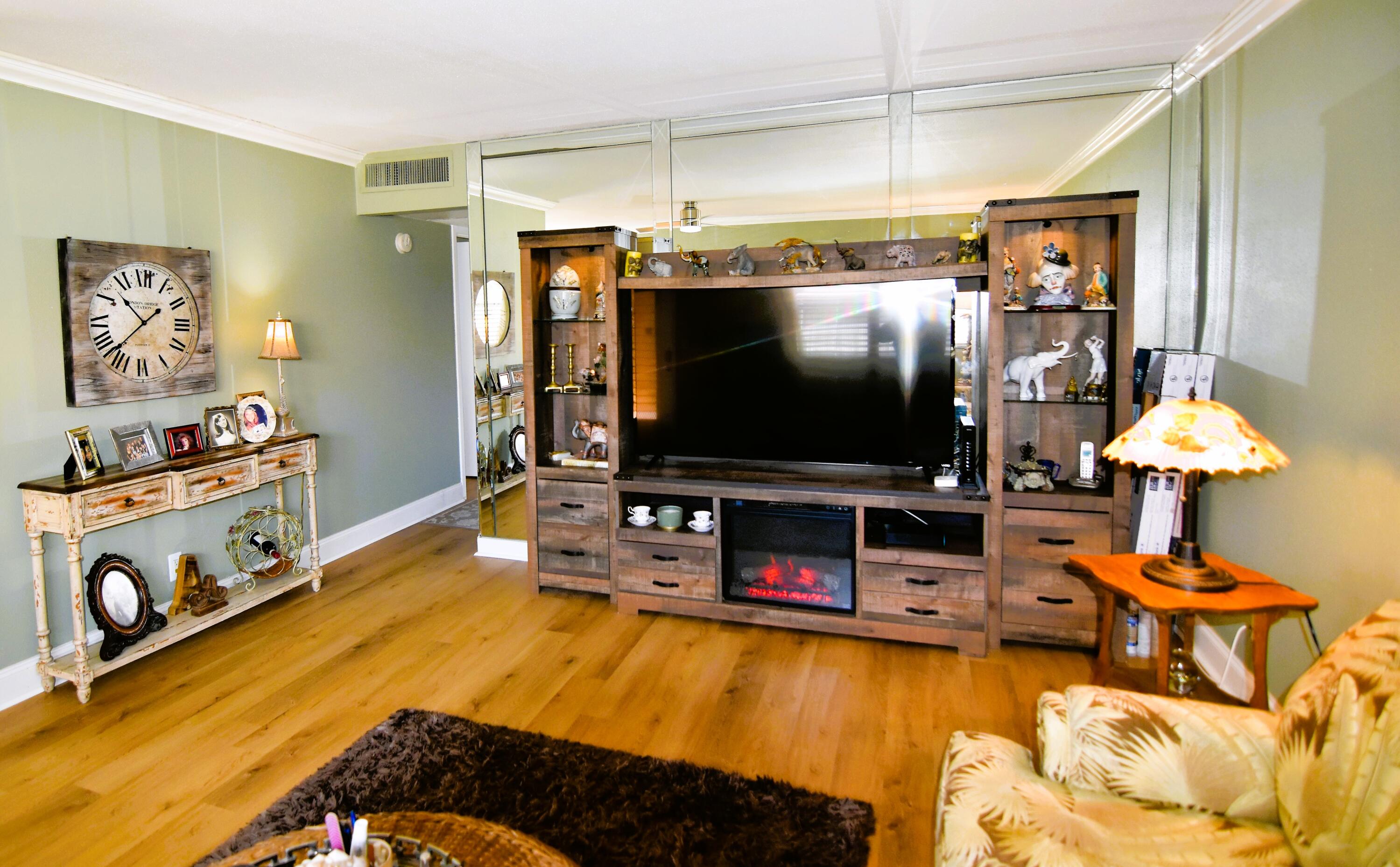 KINGS POINT SAXONY CONDOS - Residential