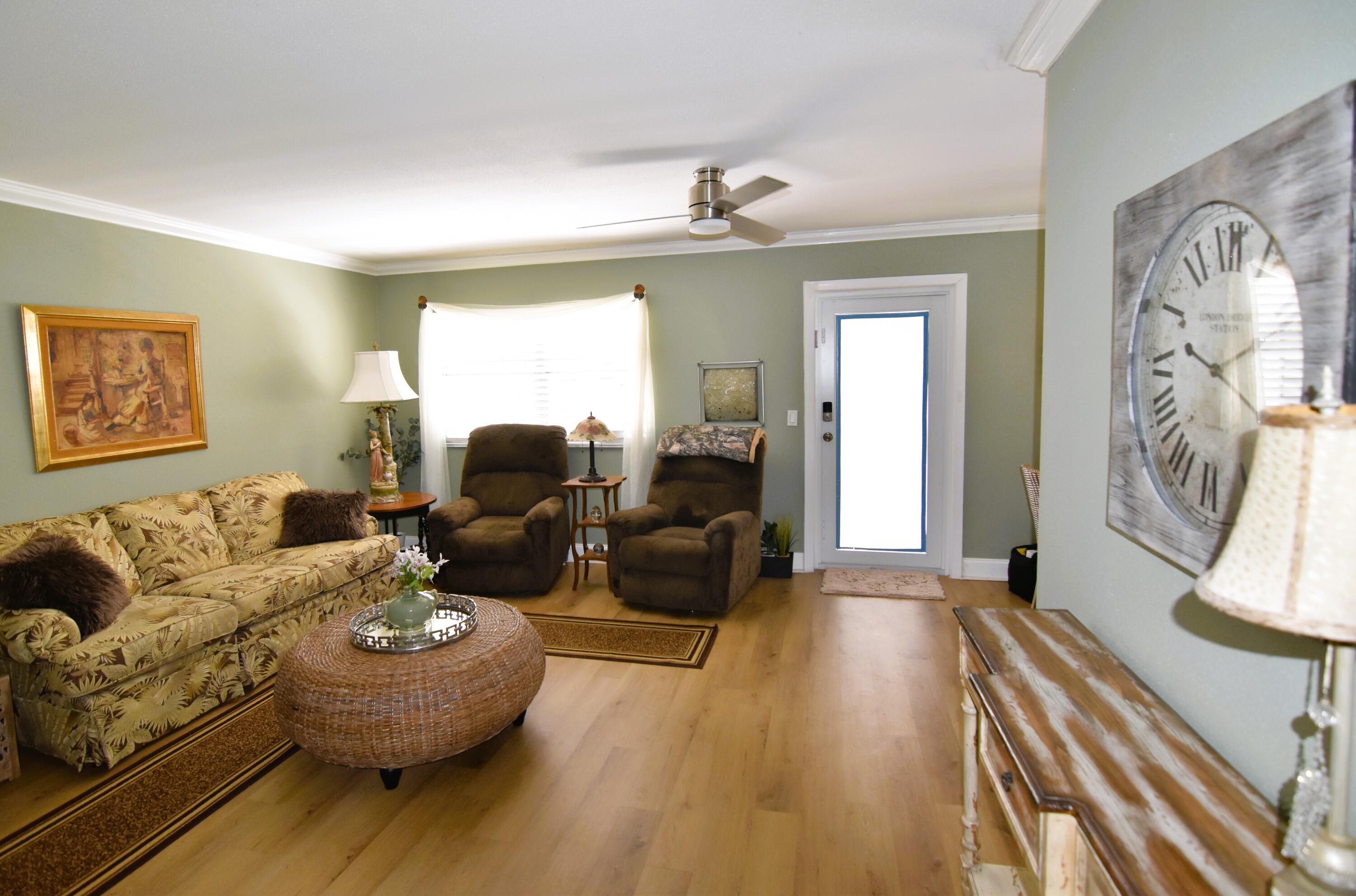 KINGS POINT SAXONY CONDOS - Residential