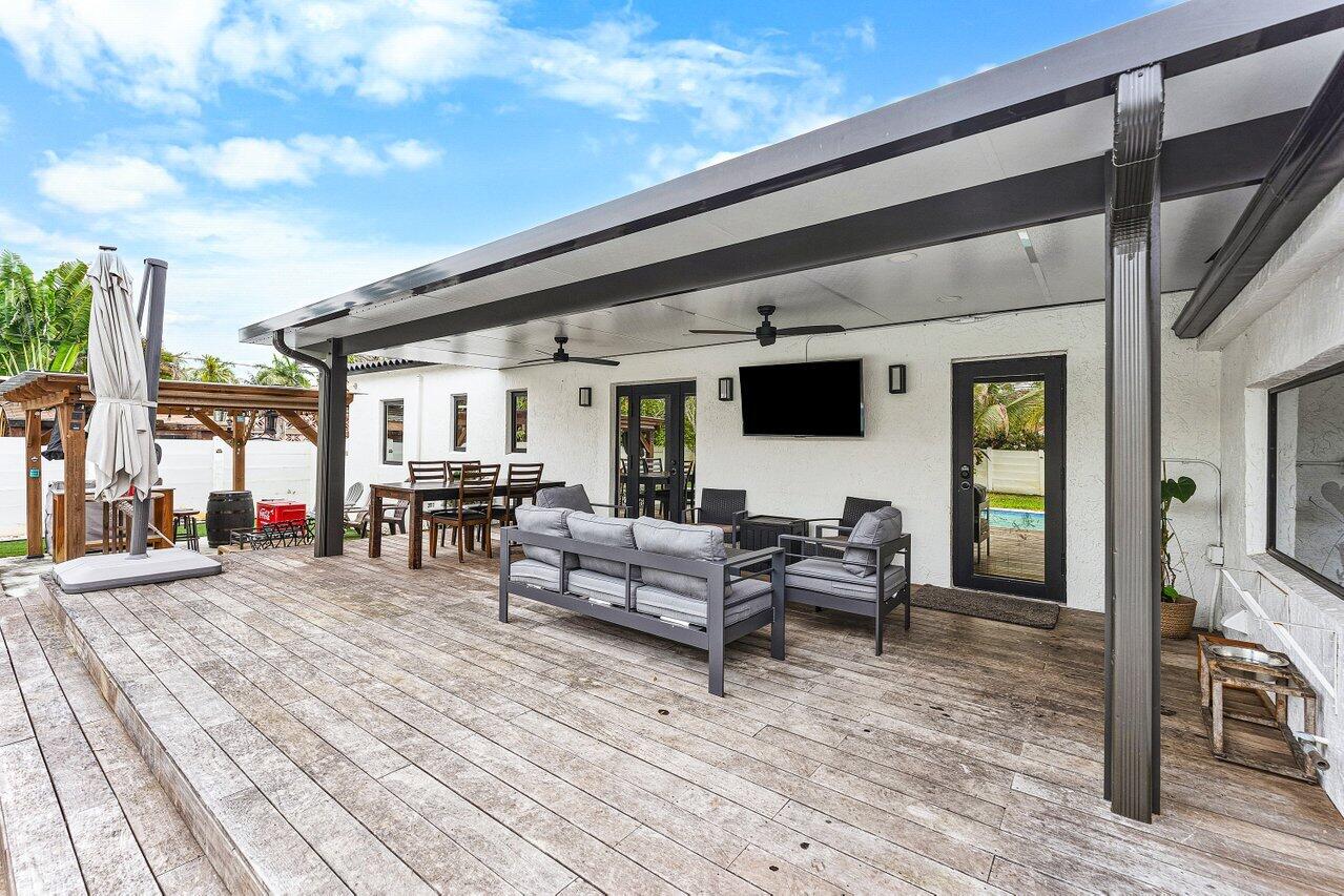 HOLLYWOOD LAKES - Residential