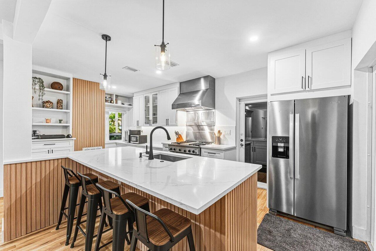 HOLLYWOOD LAKES - Residential