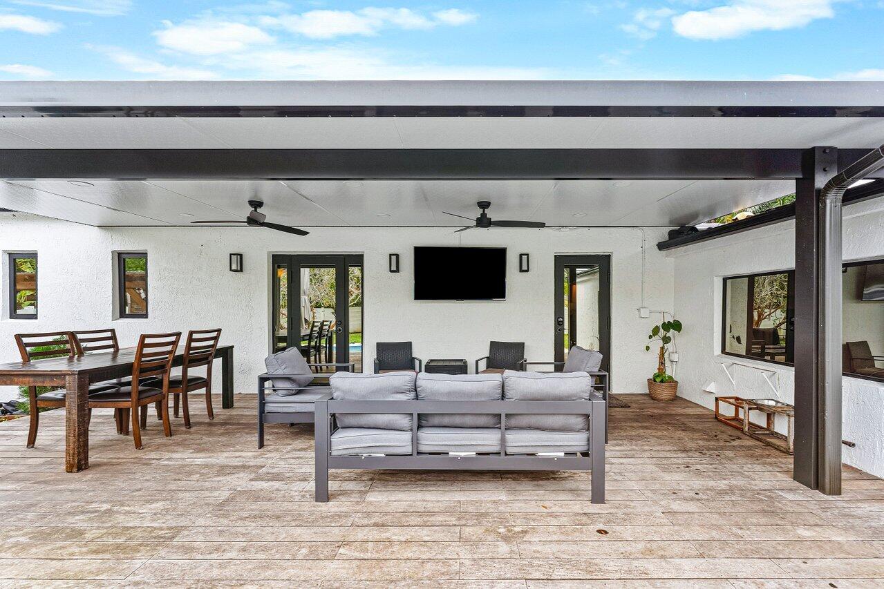HOLLYWOOD LAKES - Residential