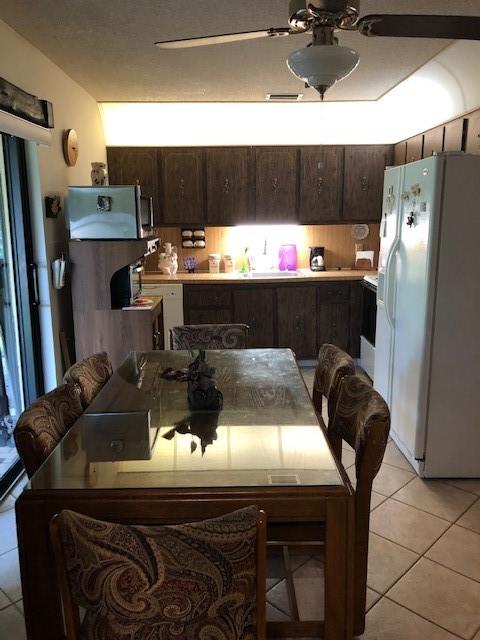 Country Corners 95-25 B - Residential