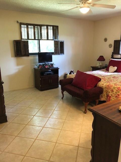 Country Corners 95-25 B - Residential