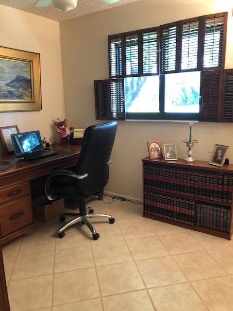 Country Corners 95-25 B - Residential