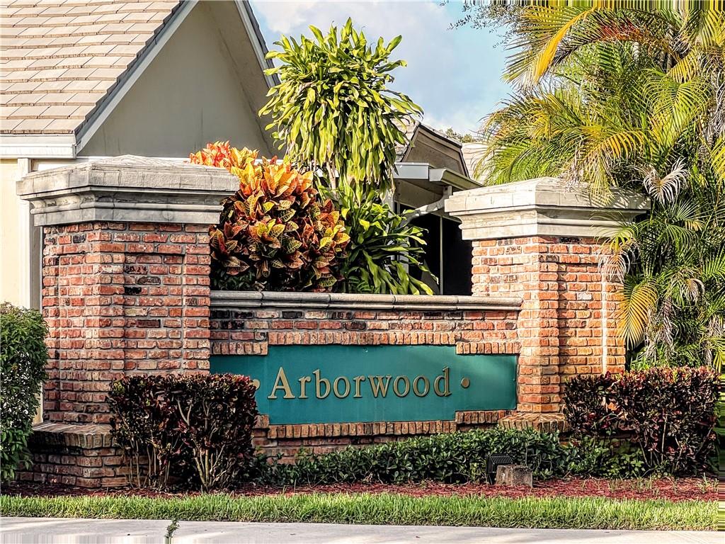 Forest Ridge Cluster Home - Residential