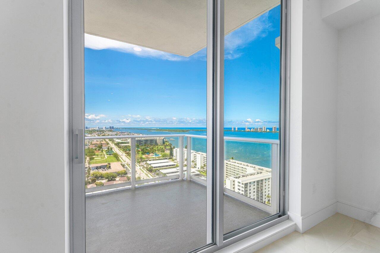 NAUTILUS 220 CONDO - Residential