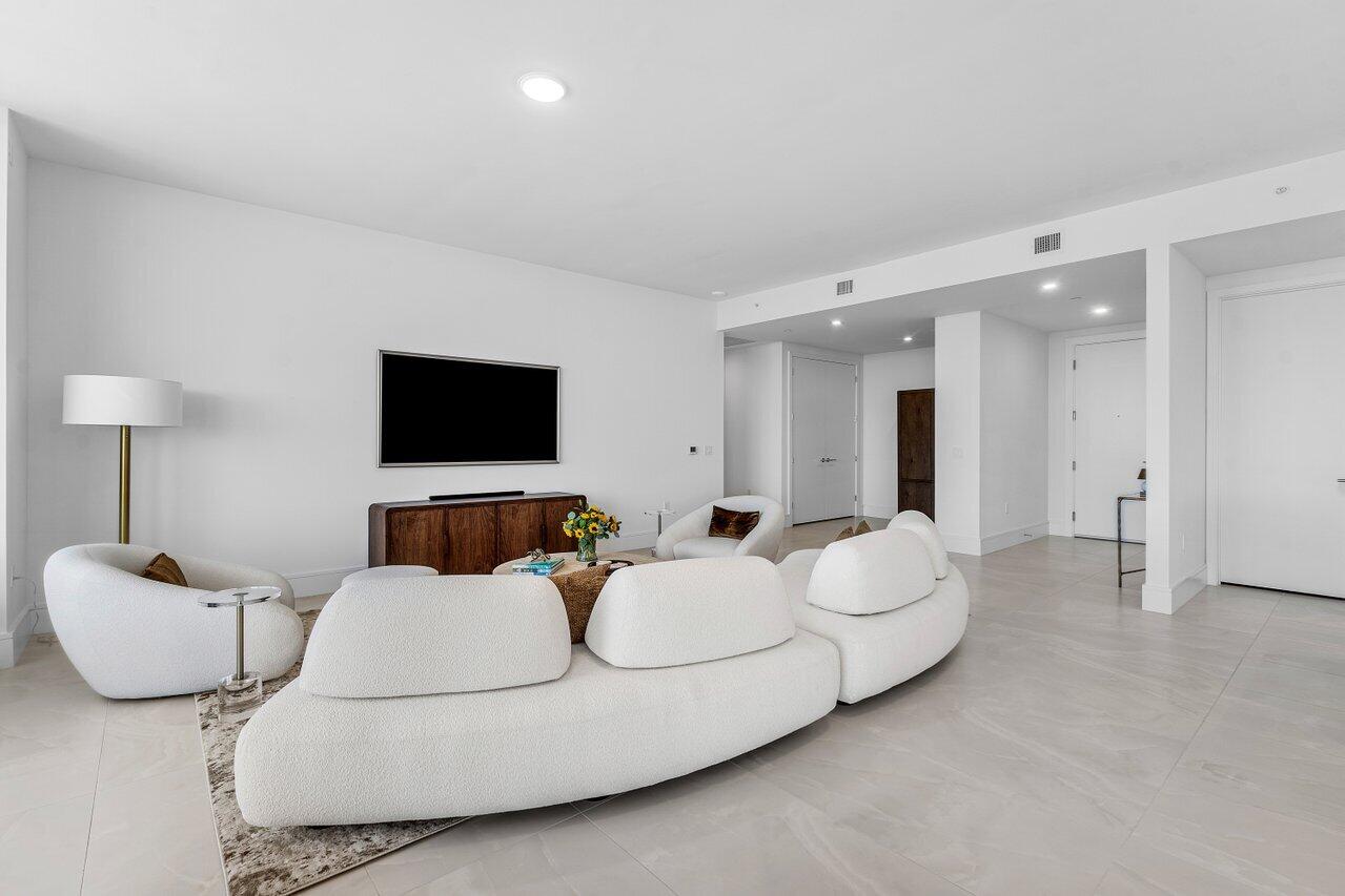 NAUTILUS 220 CONDO - Residential