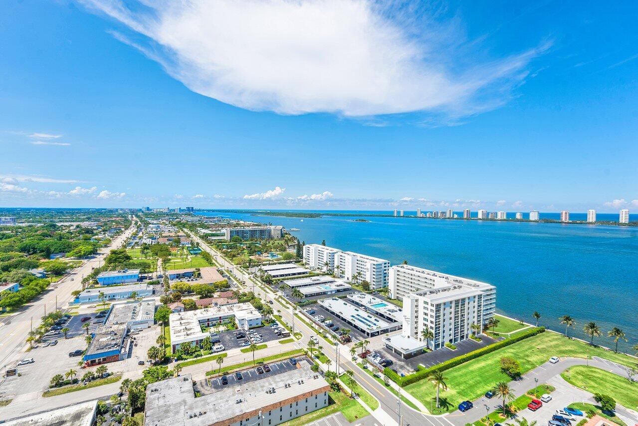 NAUTILUS 220 CONDO - Residential