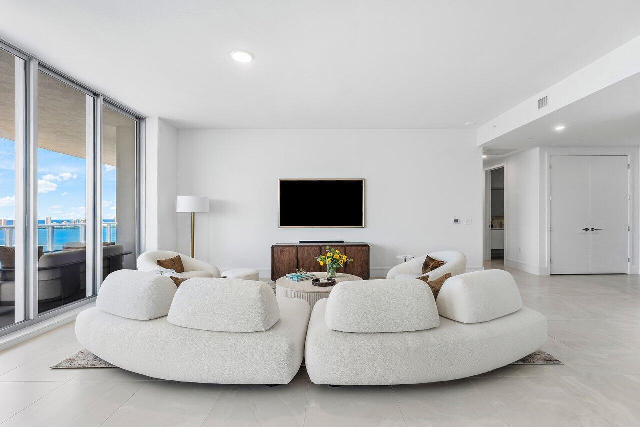 NAUTILUS 220 CONDO - Residential