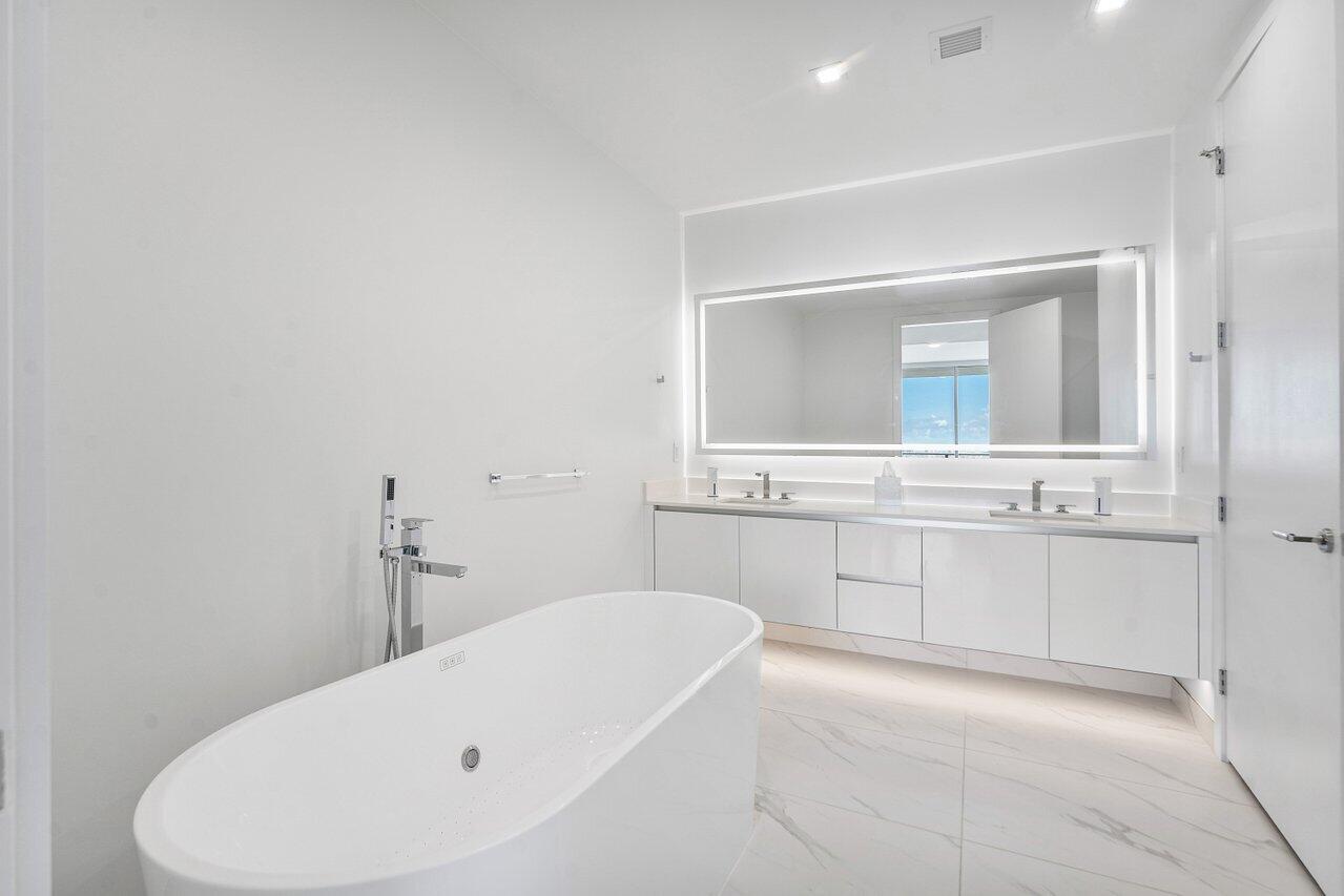 NAUTILUS 220 CONDO - Residential