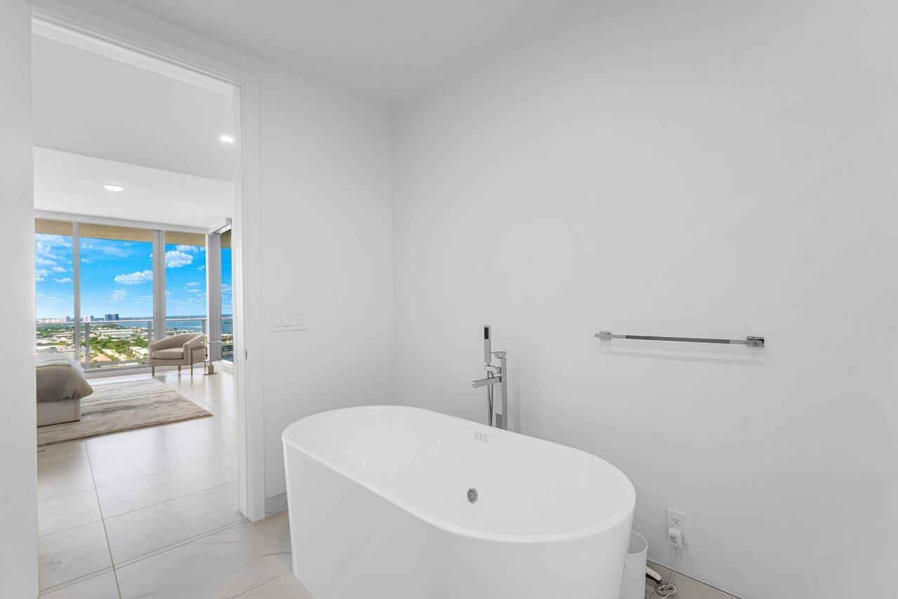 NAUTILUS 220 CONDO - Residential