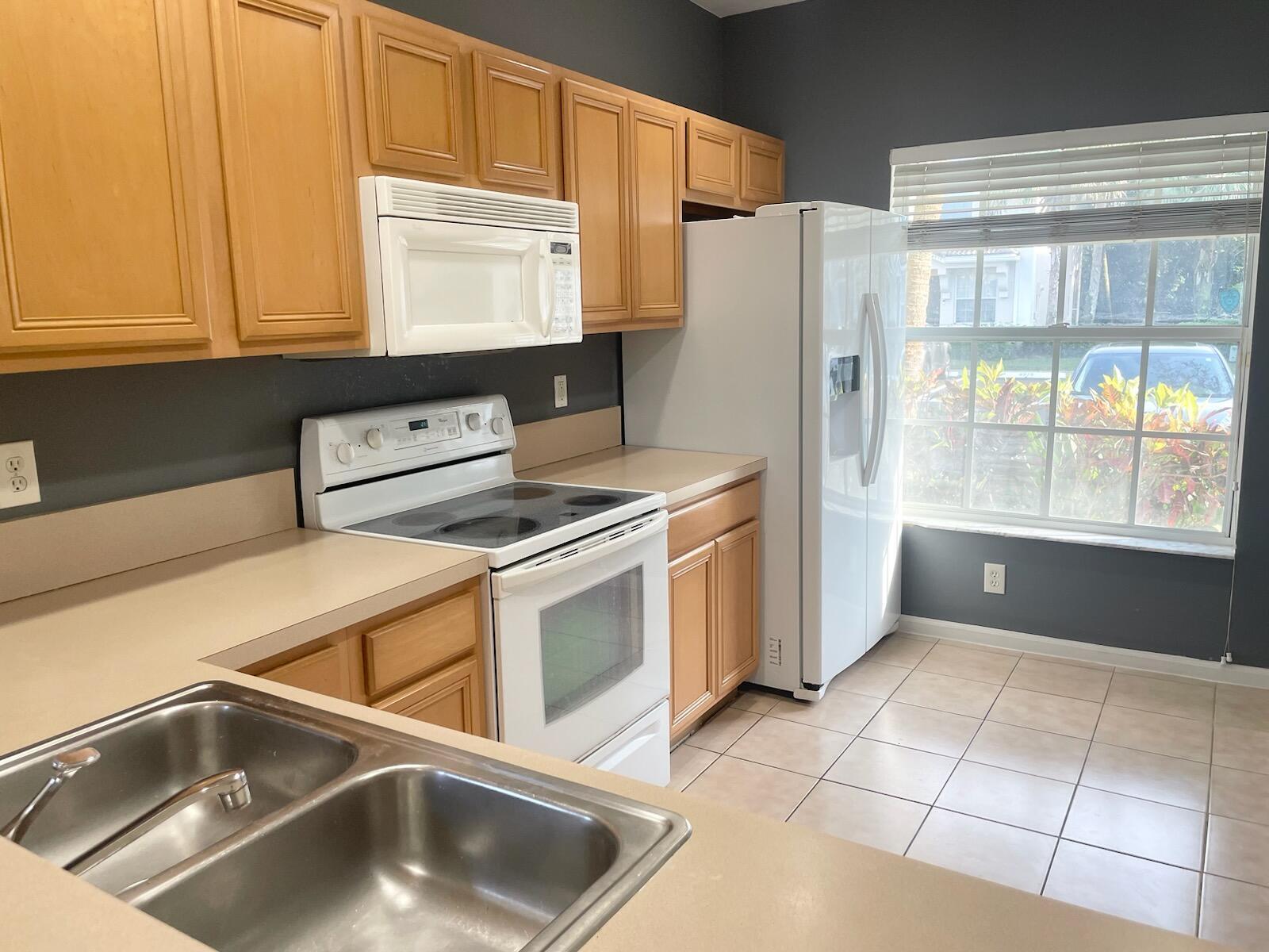 PALMBROOKE TOWNHOMES - Residential Lease