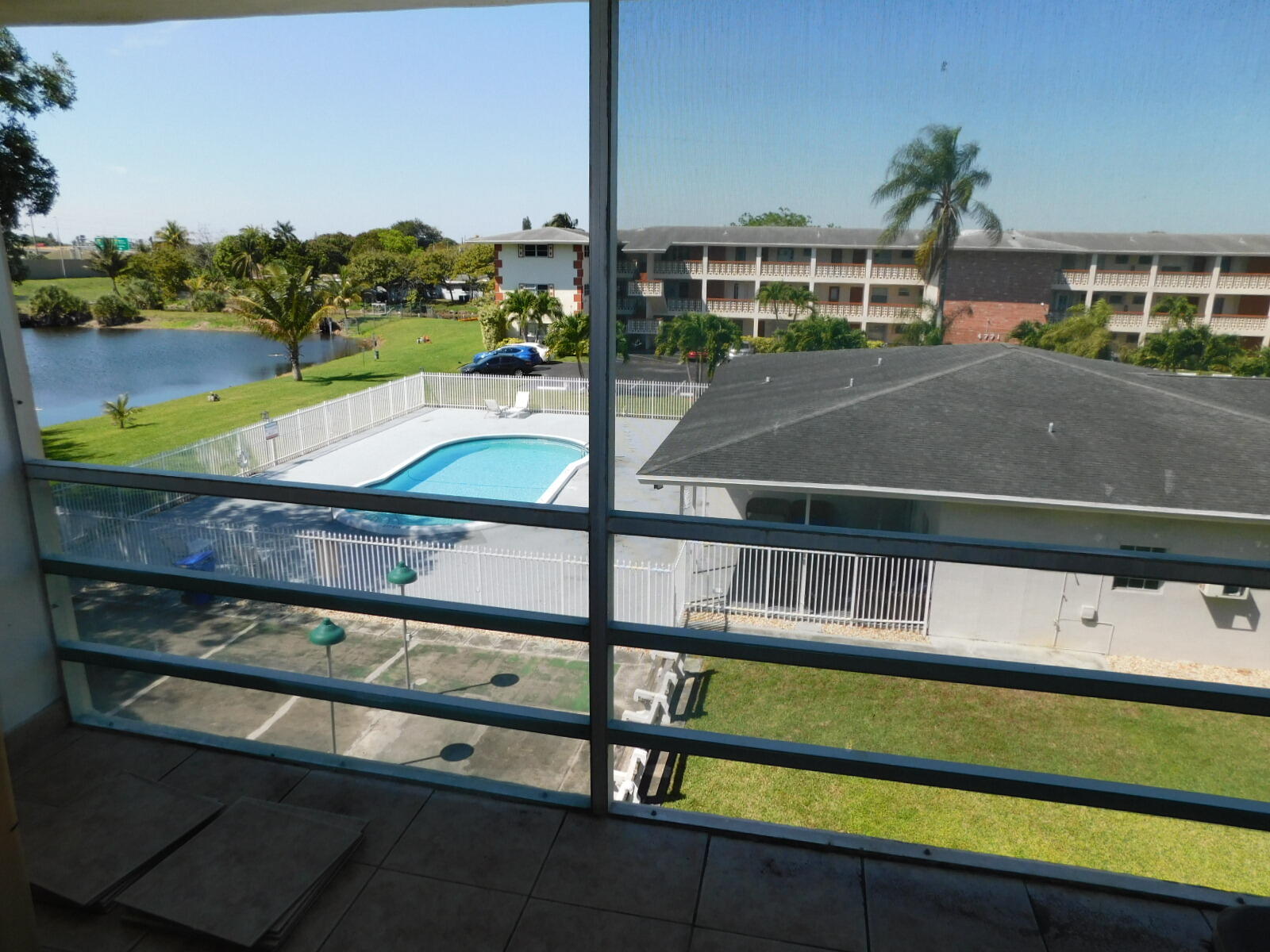 LAKE PARK GARDENS 4 INC CONDO - Residential