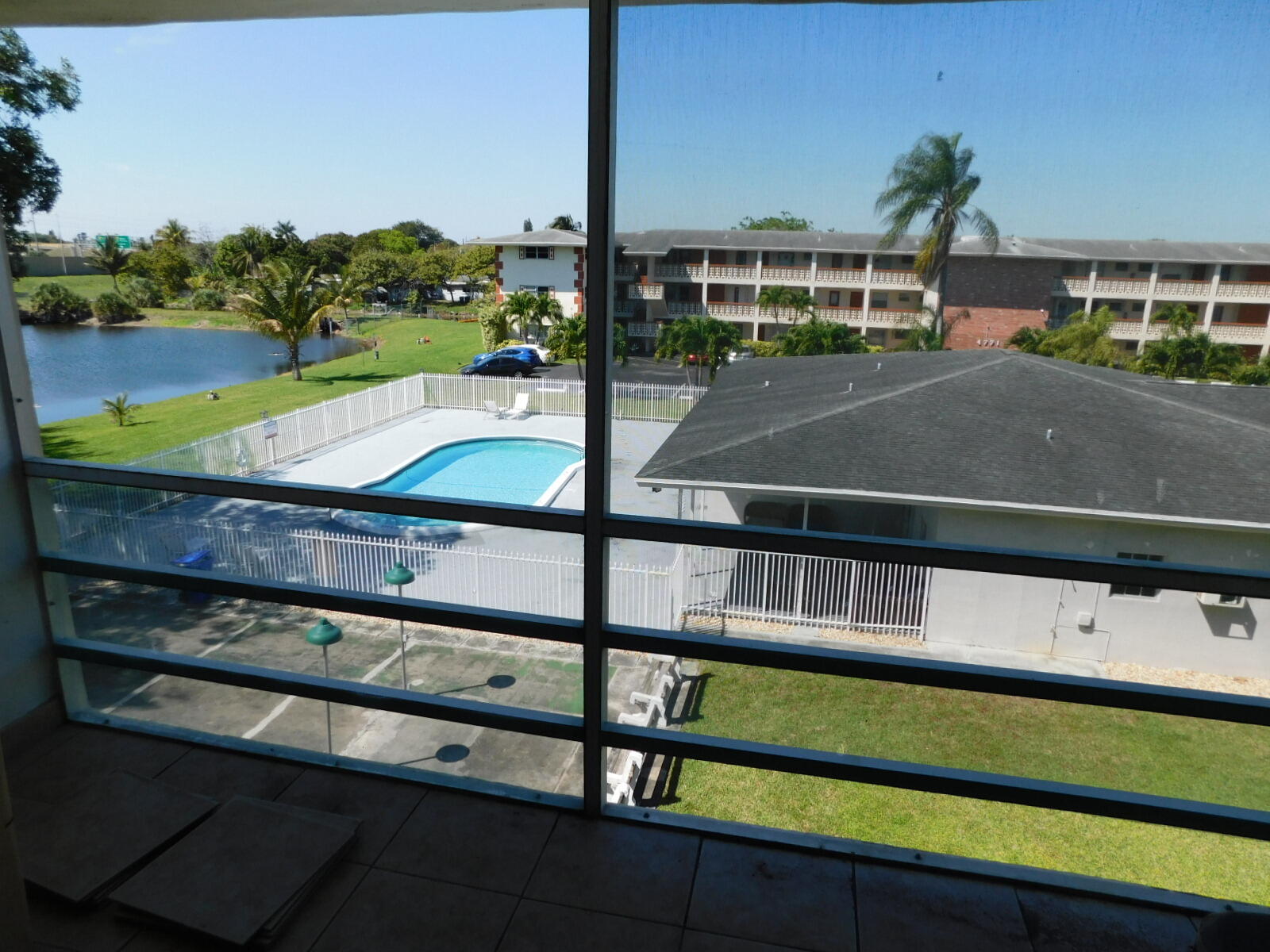 LAKE PARK GARDENS 4 INC CONDO - Residential