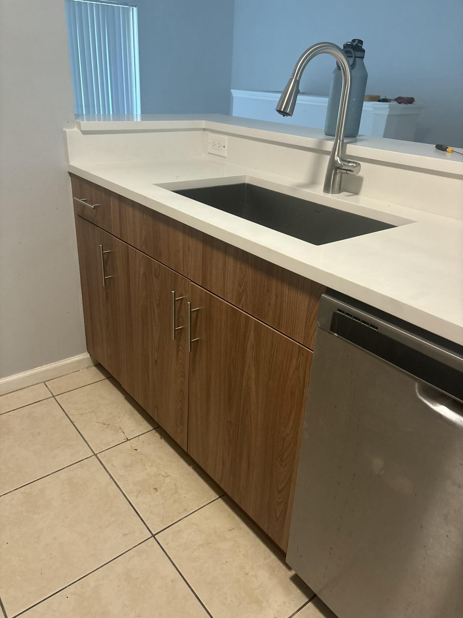 3/2 condo in gated community. Kitchen has been remodeled and updated; cabinets, countertop, sink. Cabinets in bathrooms upgraded with new light s and mirrors. 650 credit requirement by association. No pets​​‌​​​​‌​‌​​​‌‌​​​‌‌‌​​‌​​‌‌​​​​ allowed.