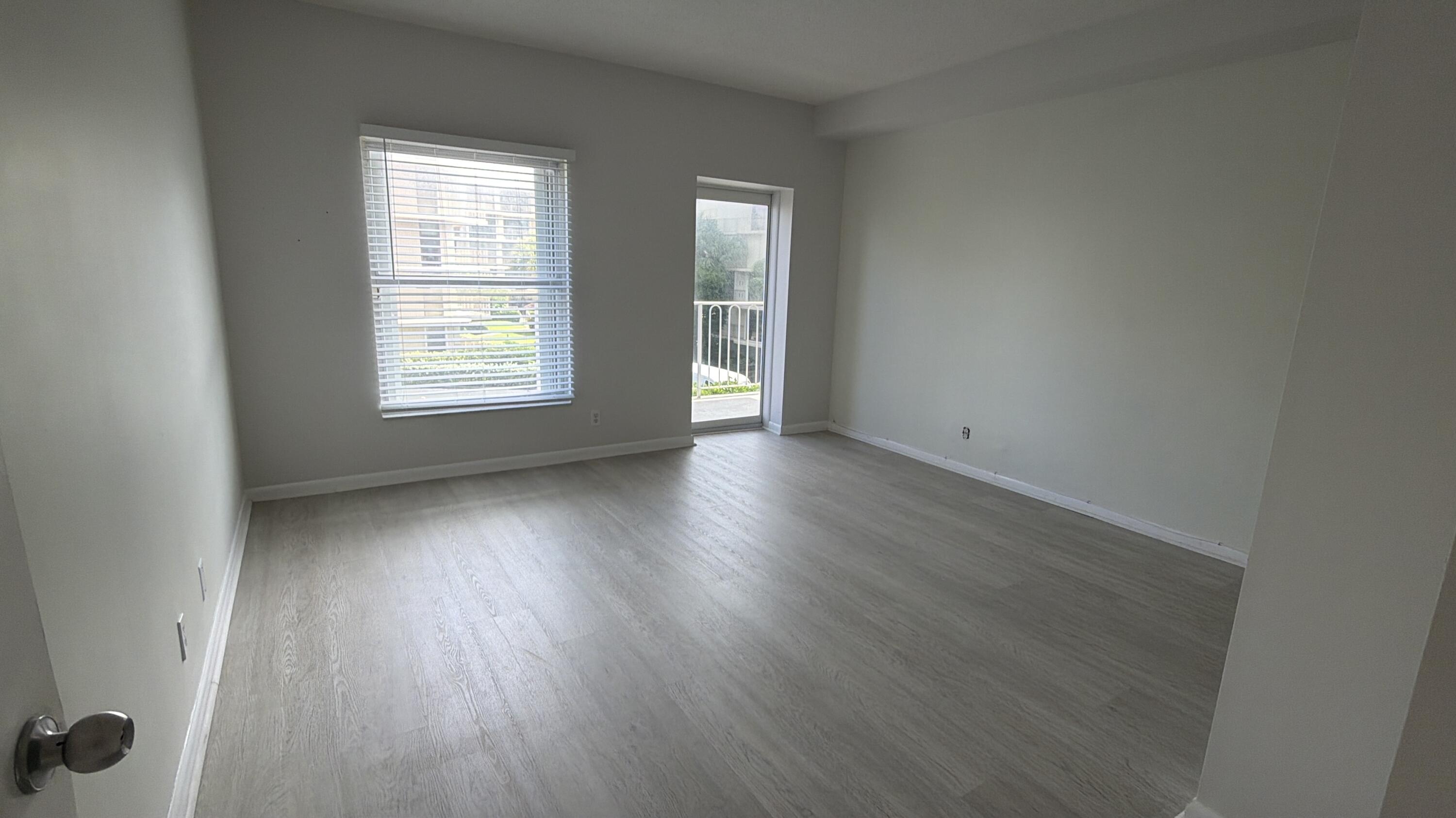 LA RENAISSANCE - Residential Lease