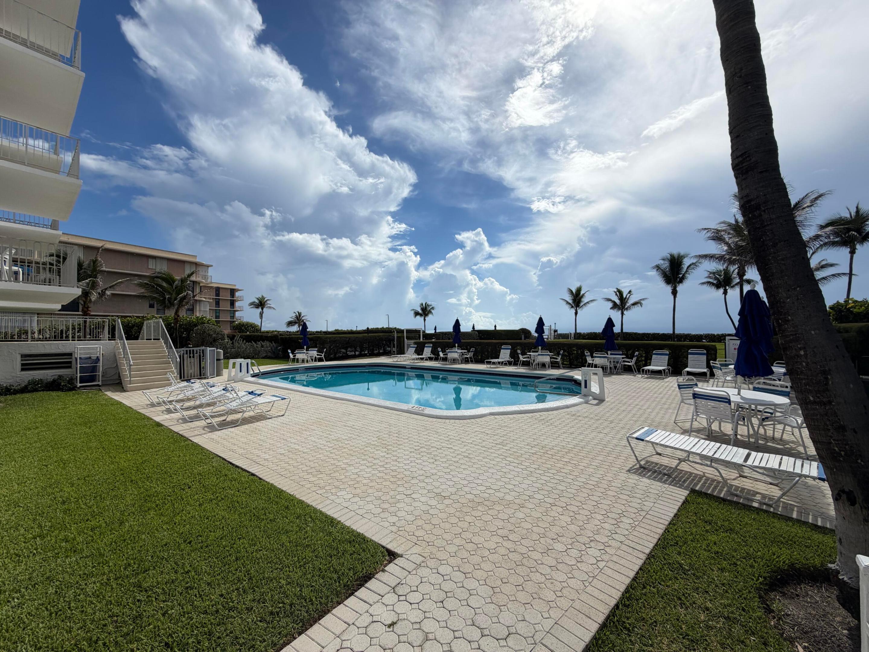 LA RENAISSANCE - Residential Lease