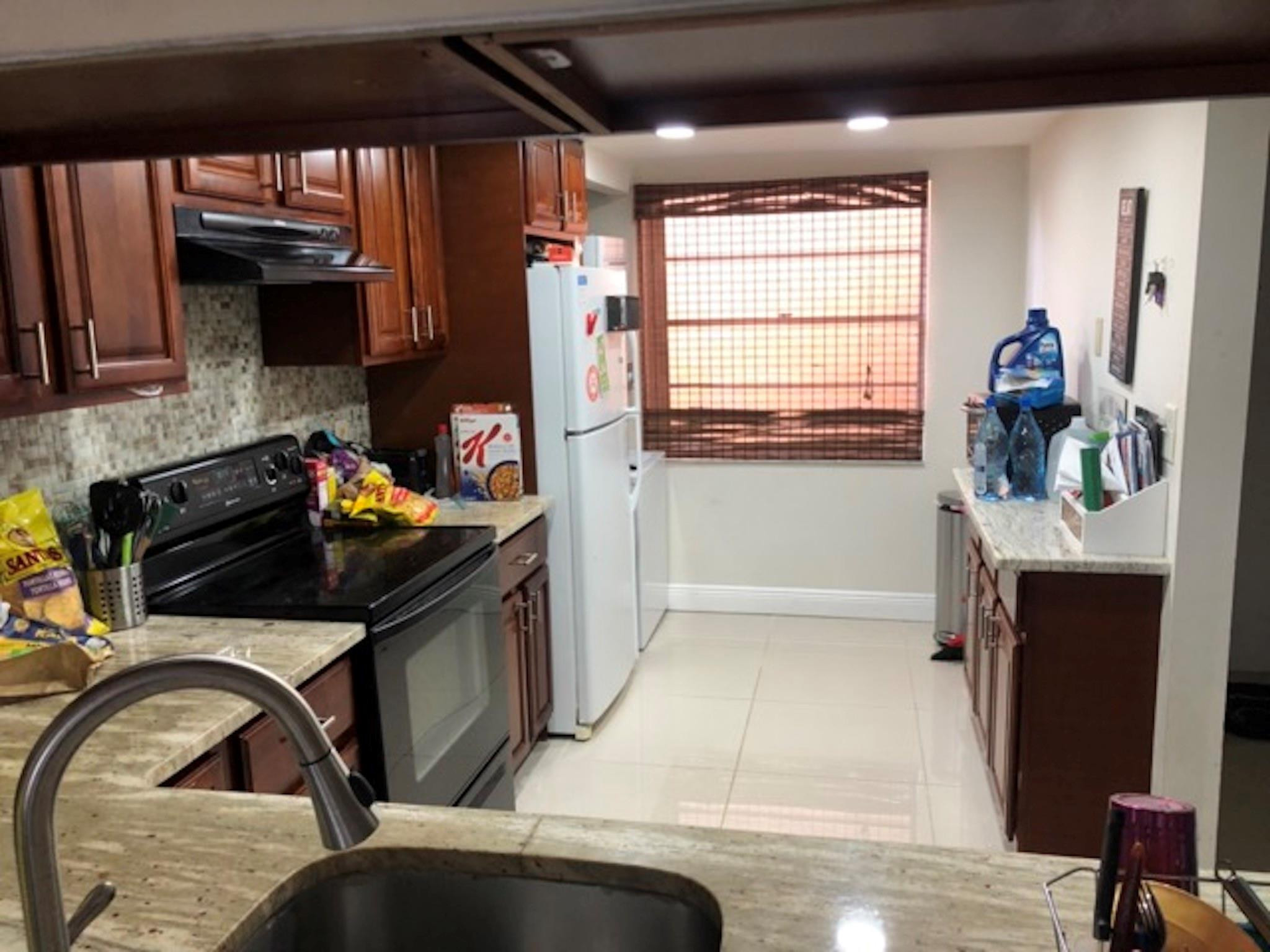 LAGO WEST CONDOMINIUM - Residential Lease