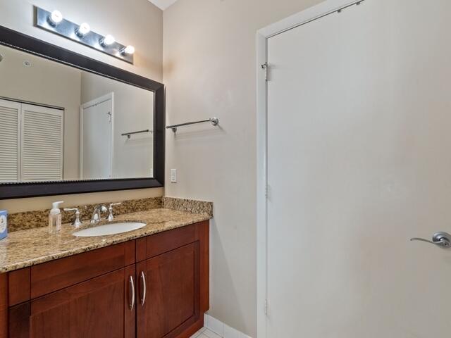DOWNTOWN DADELAND CONDO NO FIVE - Residential Lease